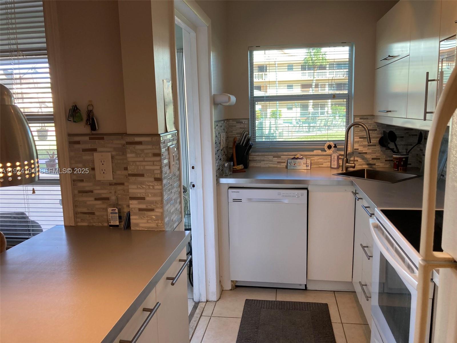 BEVERLY HILLS CONDO NUMBE - Residential
