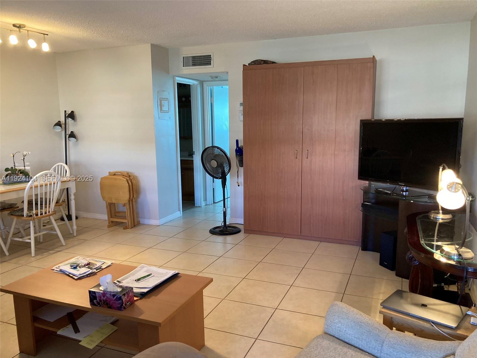 BEVERLY HILLS CONDO NUMBE - Residential