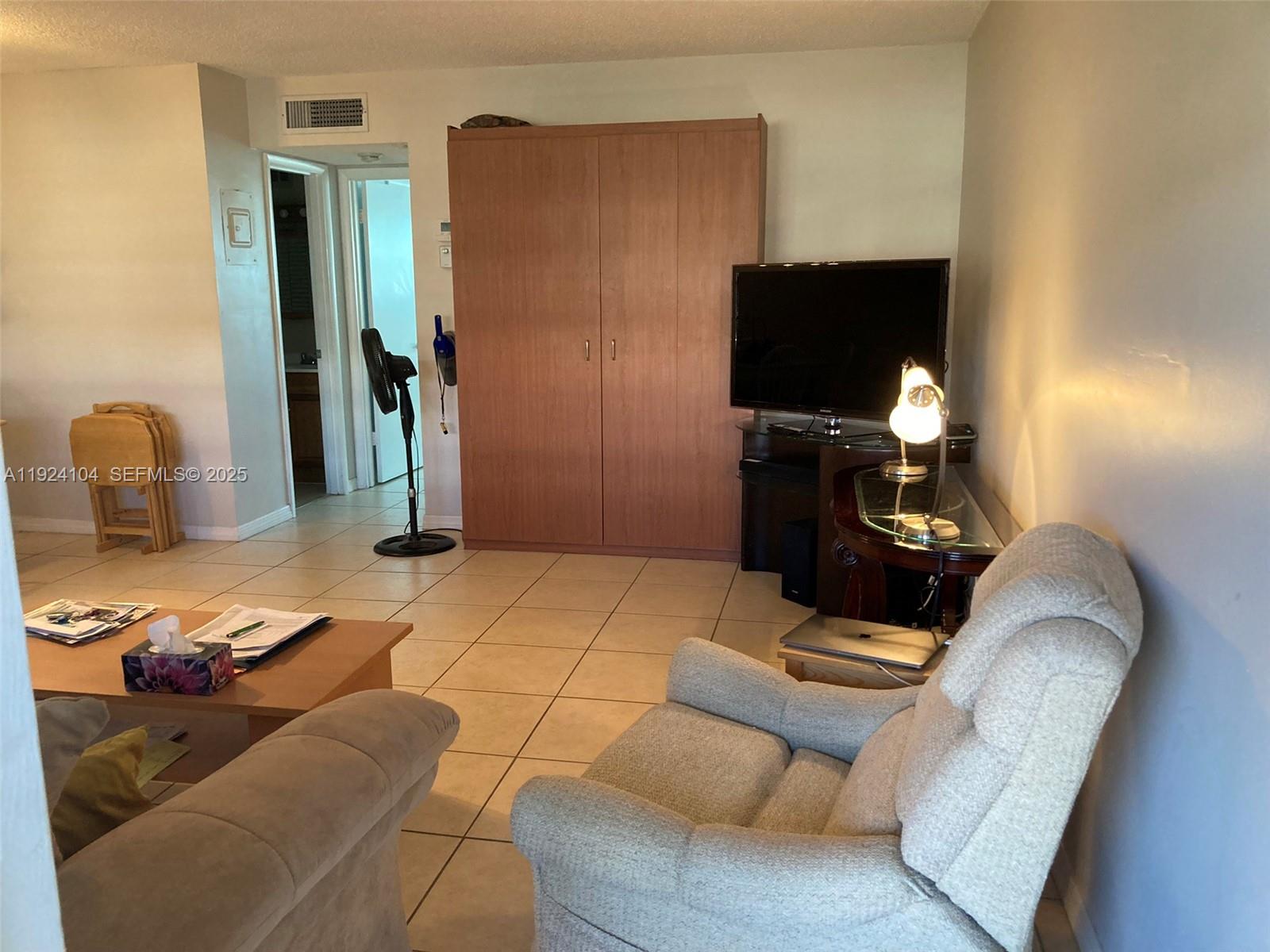 BEVERLY HILLS CONDO NUMBE - Residential