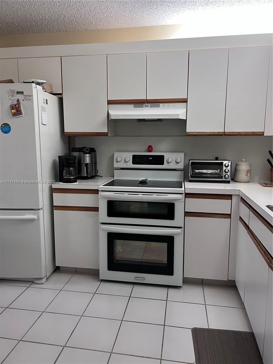 CAMBRIDGE AT CENTURY VILL - Residential Lease