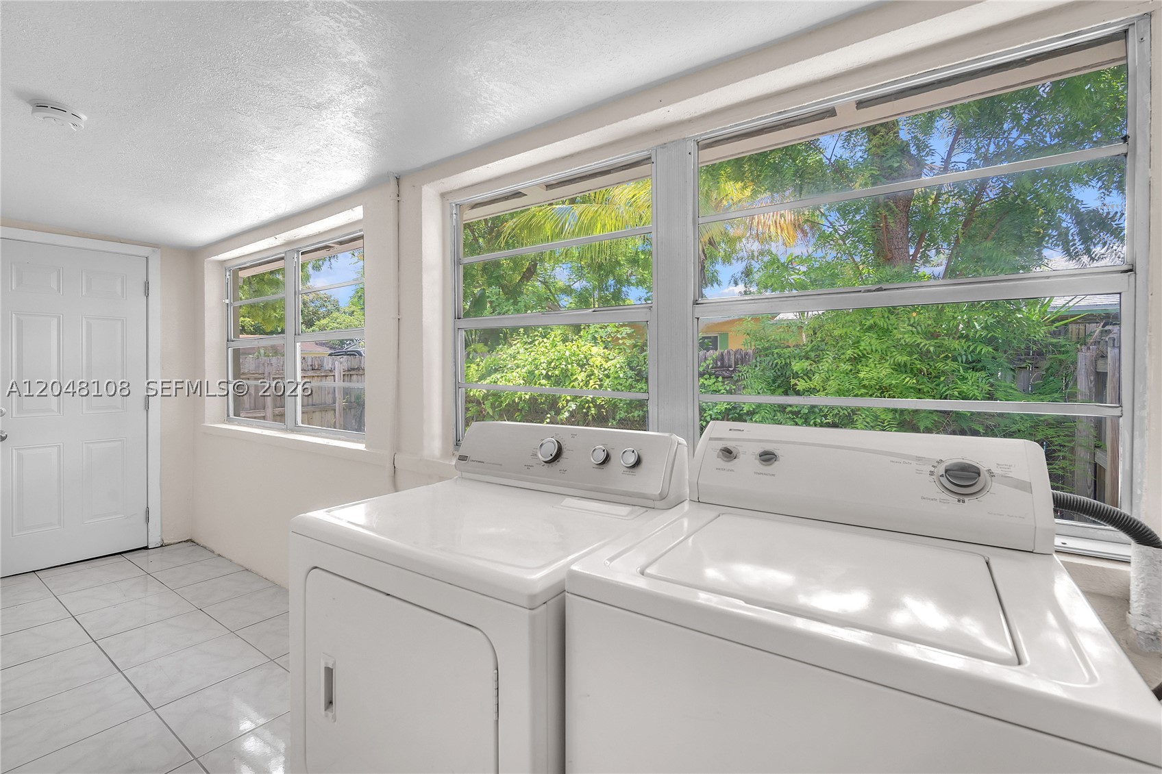 NORTH HOLLYWOOD - Residential Lease