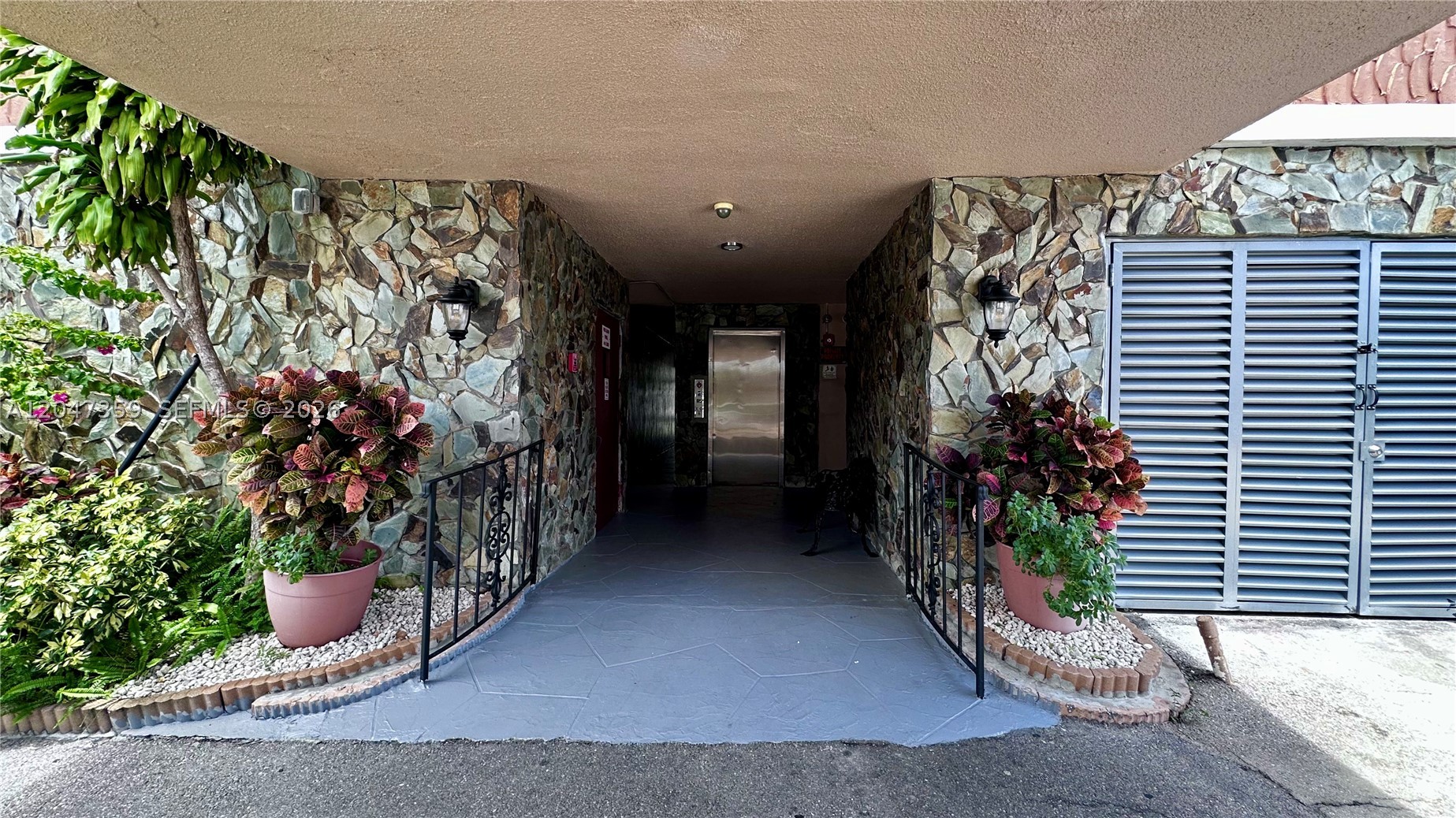 MEADOWBROOK TOWERS CONDO - Residential Lease