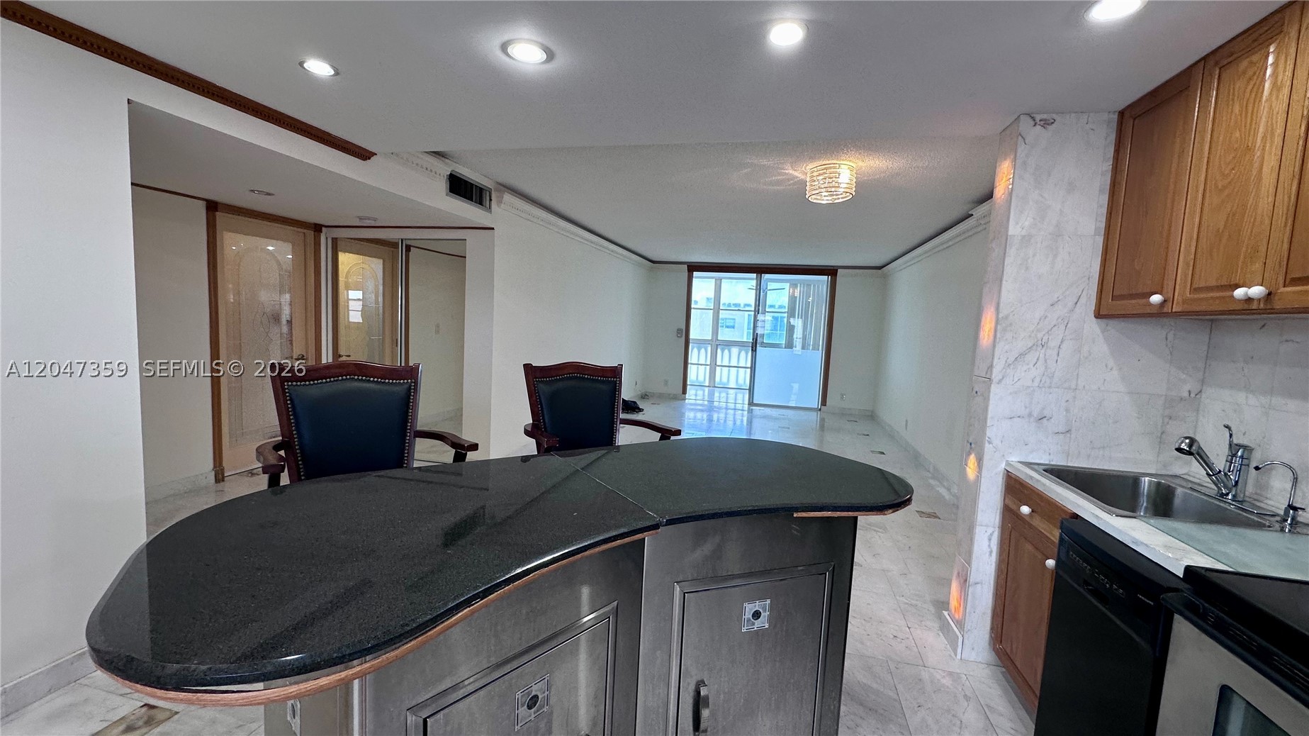 Spacious and bright 1BR/1.5BA penthouse in Hallandale Beach. Features an updated kitchen with granite countertops and new appliances, all-marble flooring throughout, and a screened balcony overlooking the pool. Building amenities include a heated pool, clubhouse, fitness center, BBQ area, and laundry facilities on every floor.
Prime location—just 1.5 miles from the beach and within walking distance of Publix, Winn-Dixie, Ross, Burlington, restaurants, Gulfstream Park, and the casino. Conveniently located only 15 minutes from Fort Lauderdale-Hollywood International Airport and about 30 minutes from Miami International Airport. Annual rental, available from October, 2026.