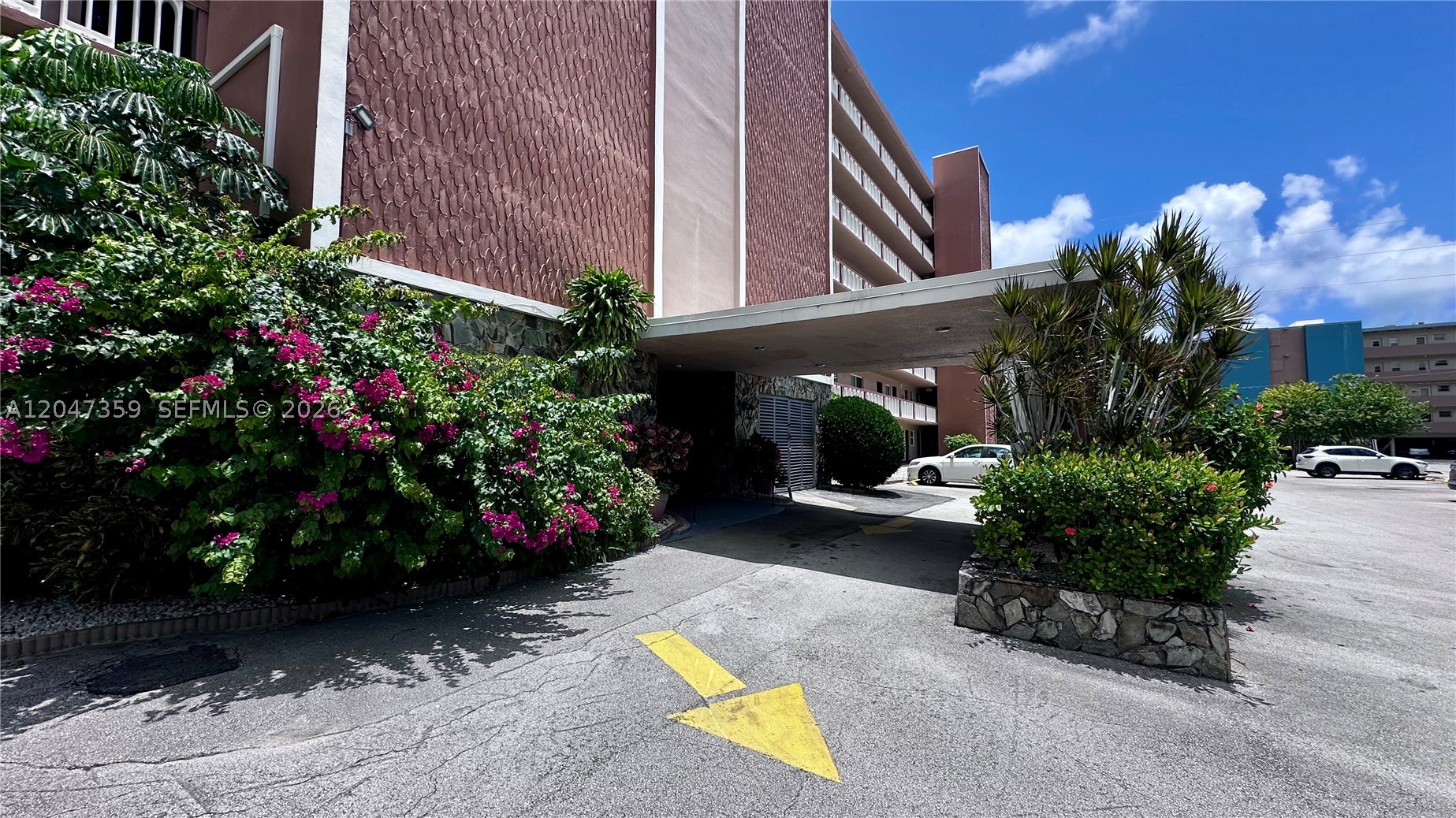 MEADOWBROOK TOWERS CONDO - Residential Lease