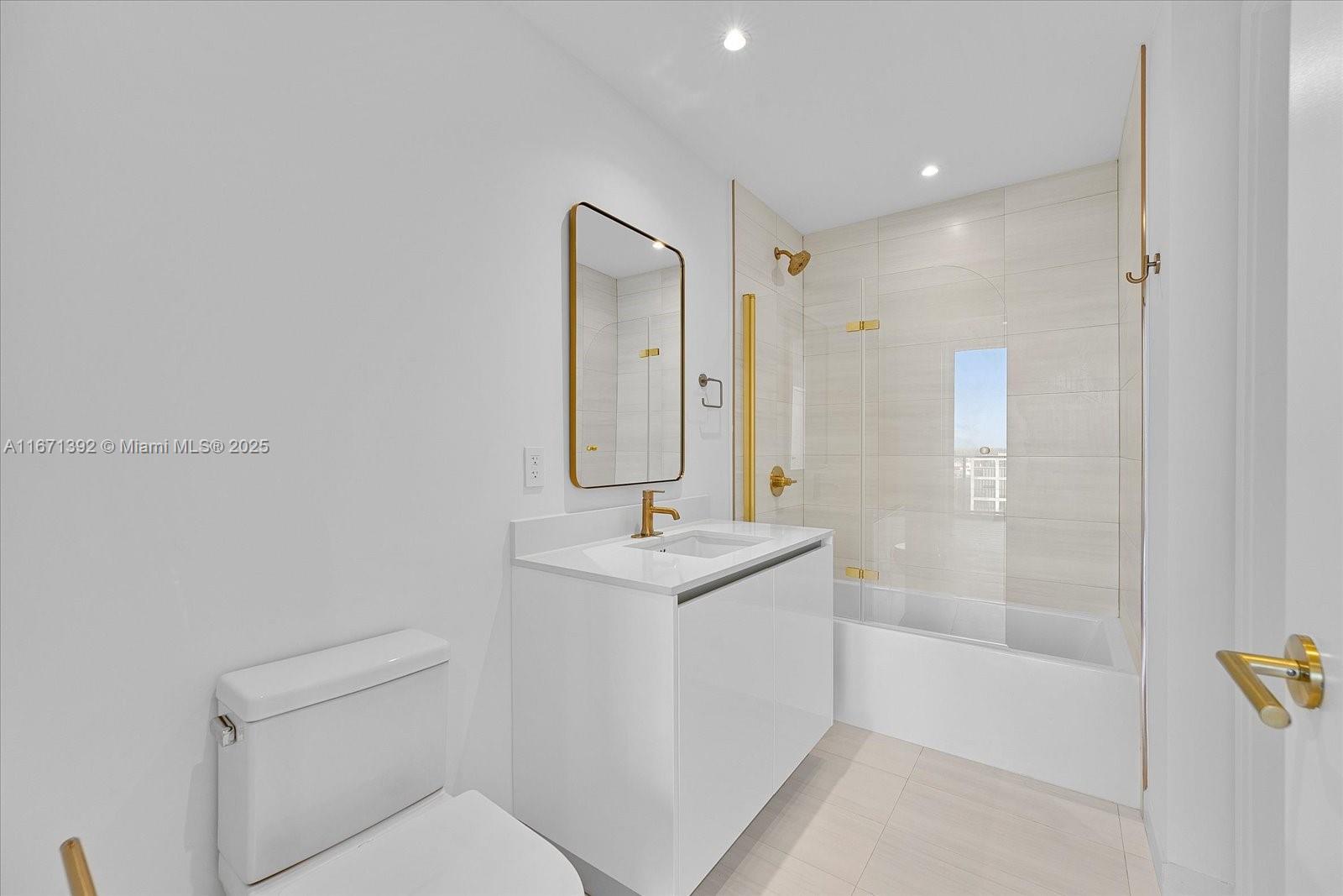 RHODES AMD NEW BISC - Residential Lease