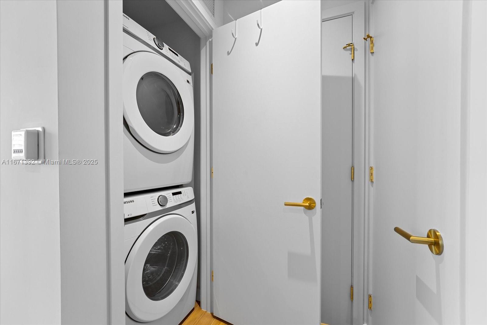 RHODES AMD NEW BISC - Residential Lease