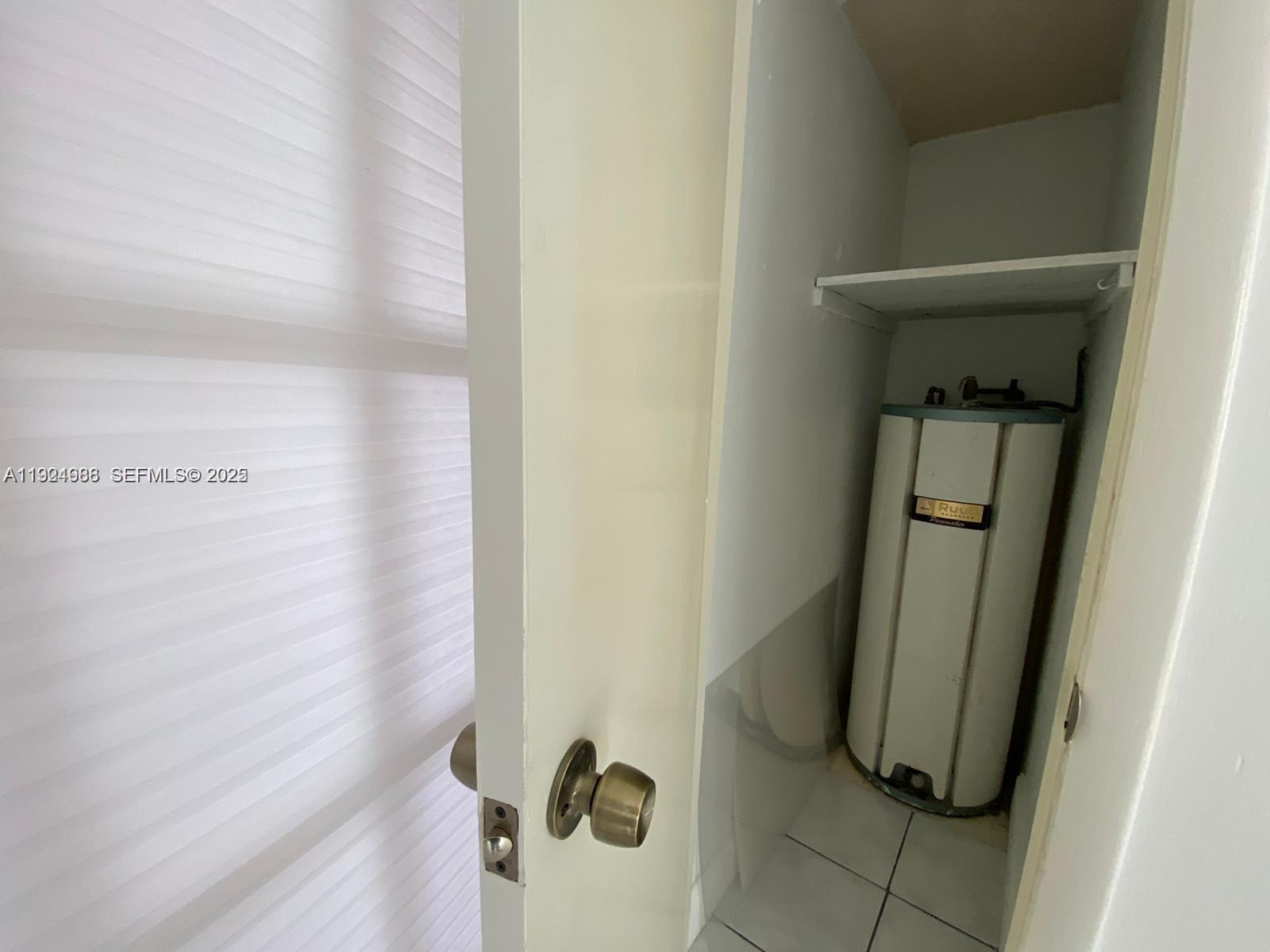NO BAY WHITE HOUSE NO 1 C - Residential Lease
