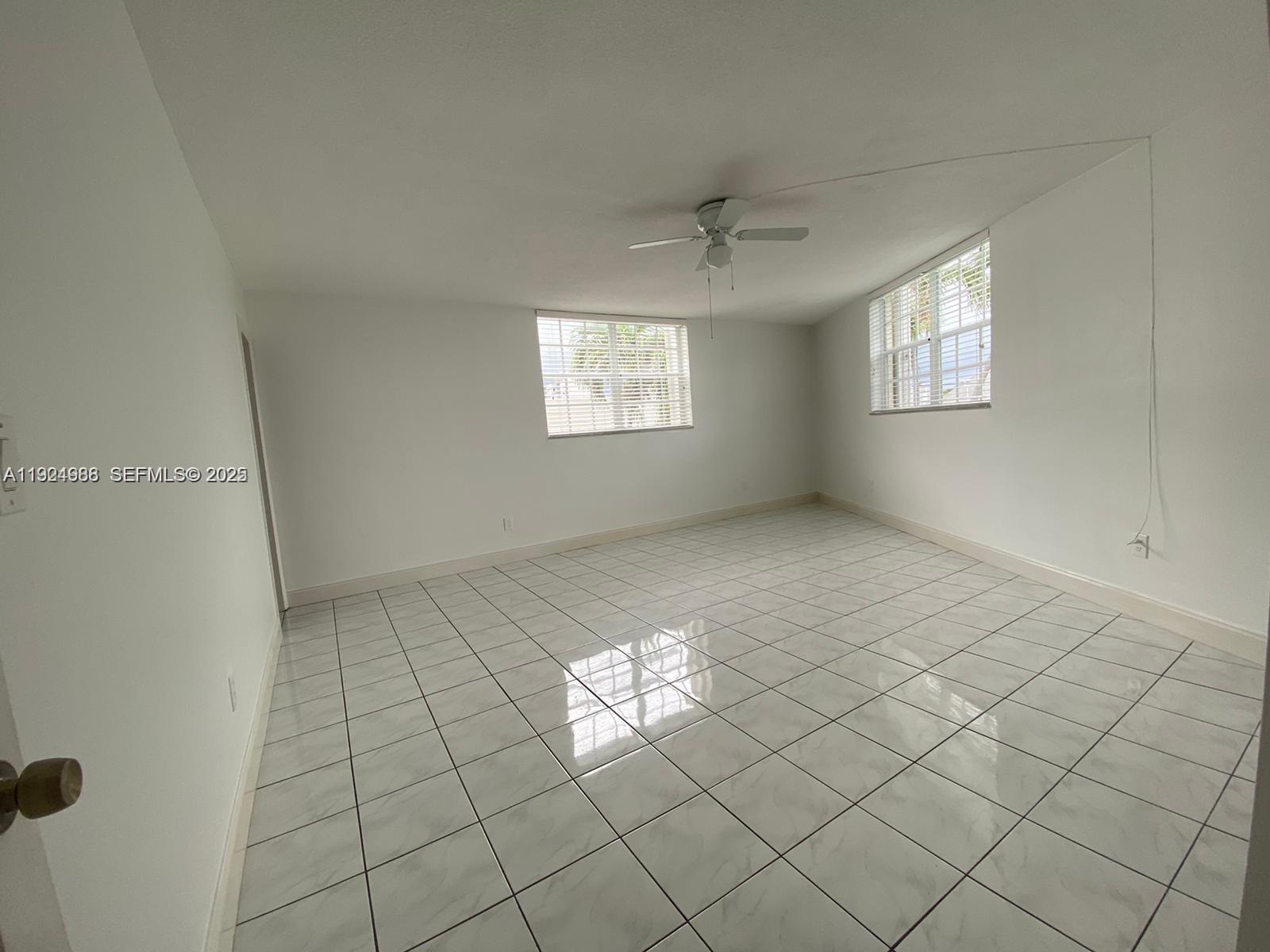 NO BAY WHITE HOUSE NO 1 C - Residential Lease