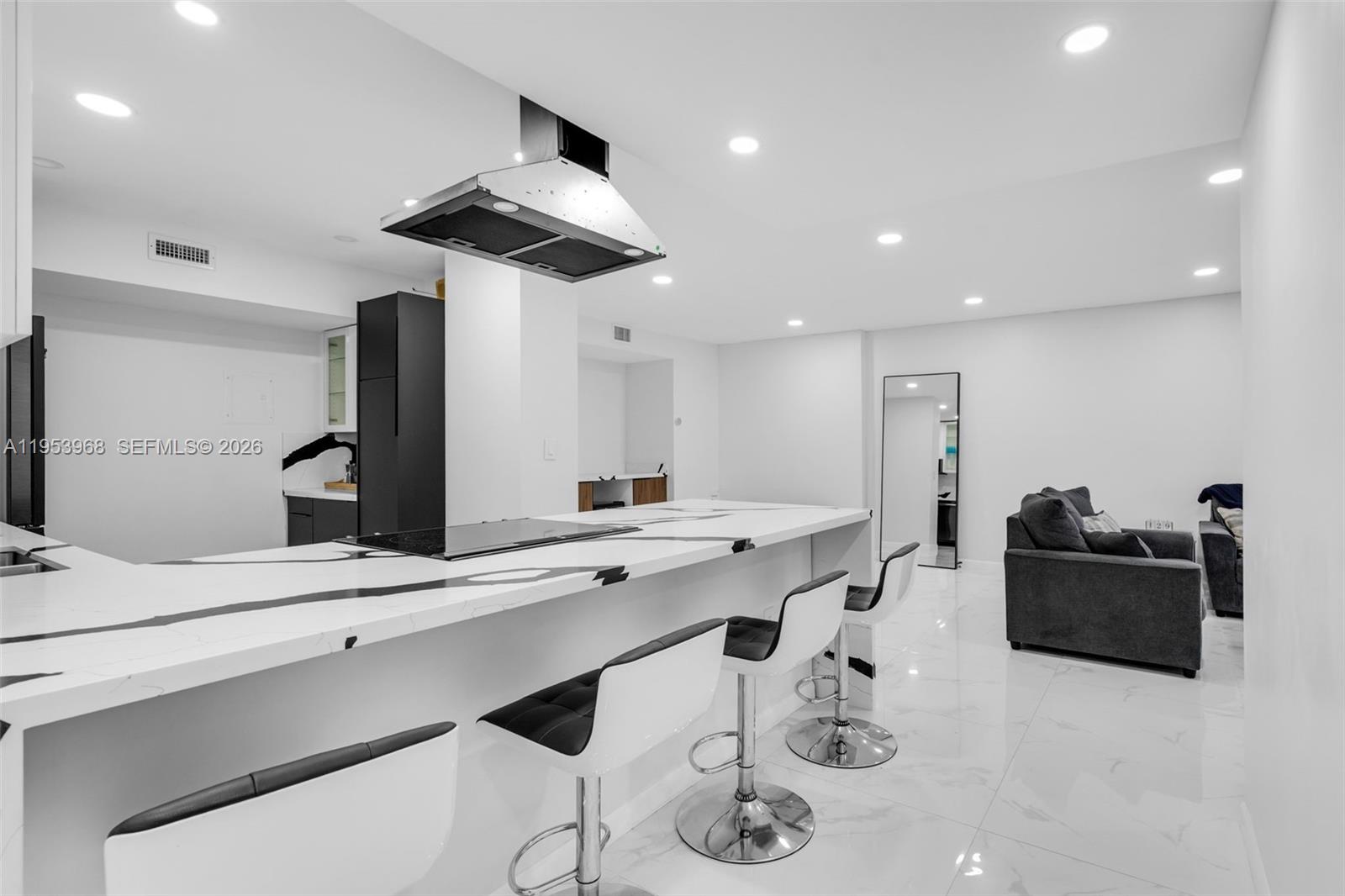 HILLCREST EAST NO 25 COND - Residential