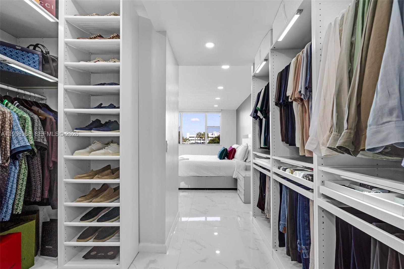 HILLCREST EAST NO 25 COND - Residential