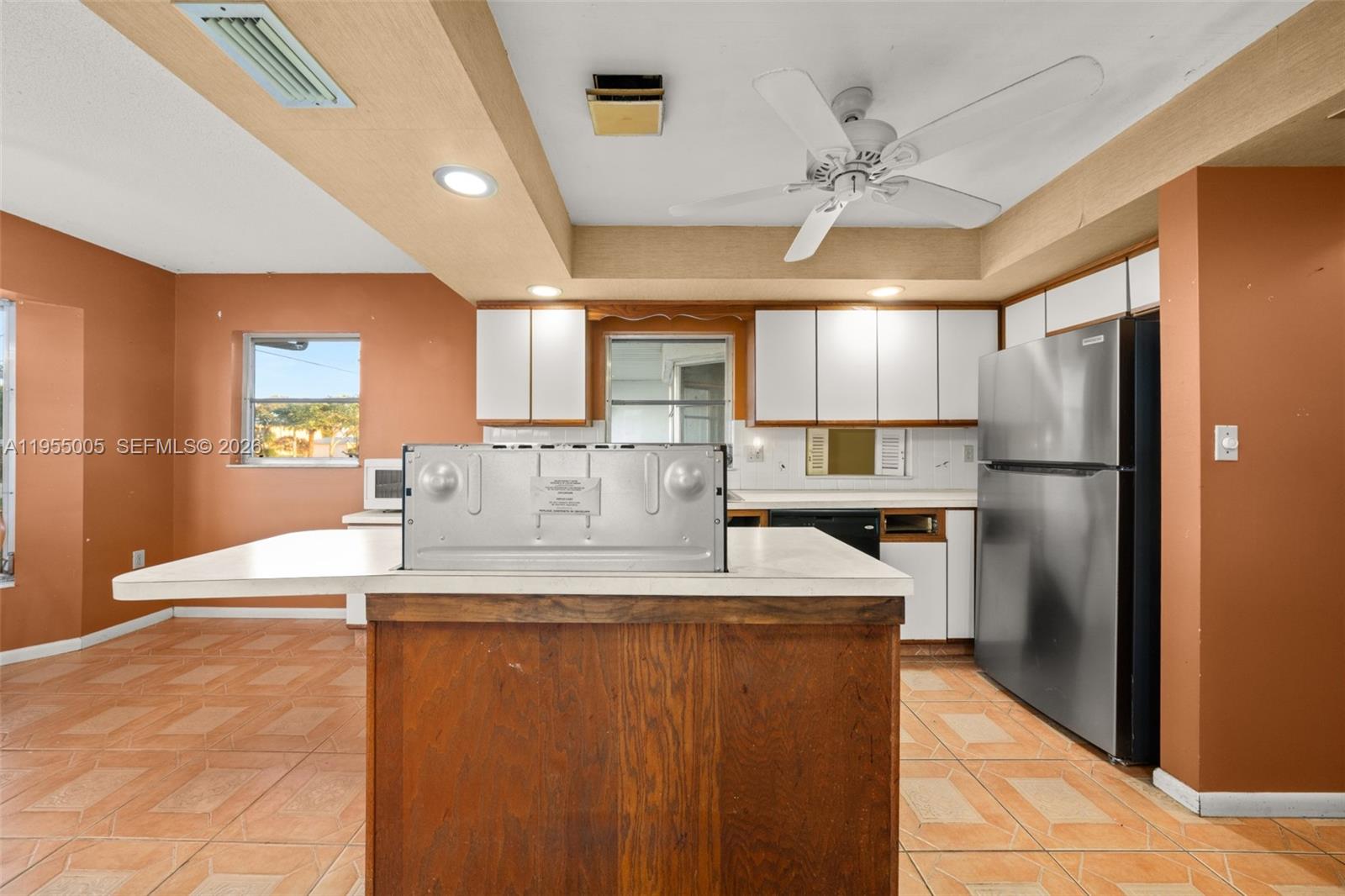 HIGHLAND TOWERS - Residential
