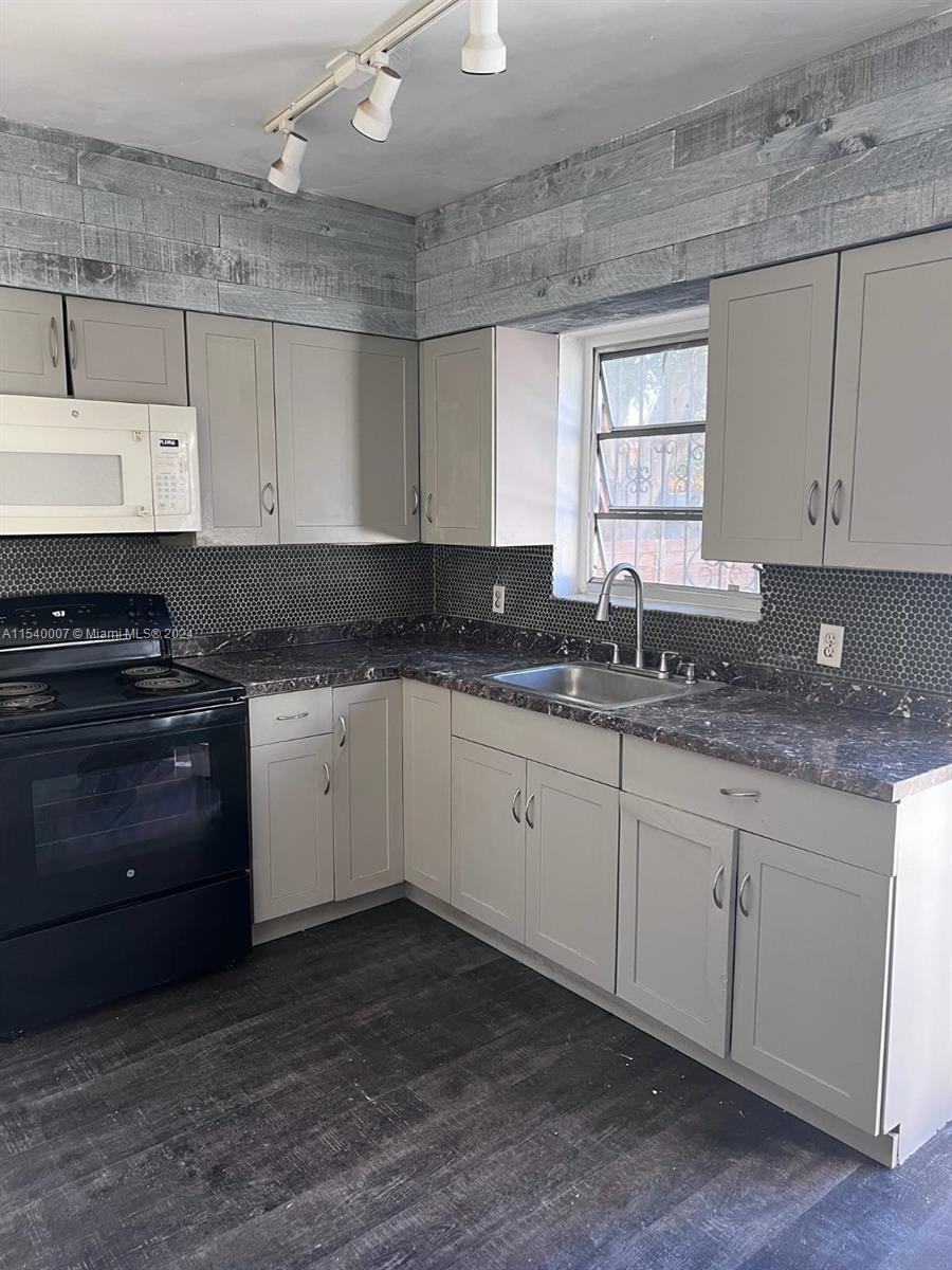 CENTRAL PARK - Residential Lease
