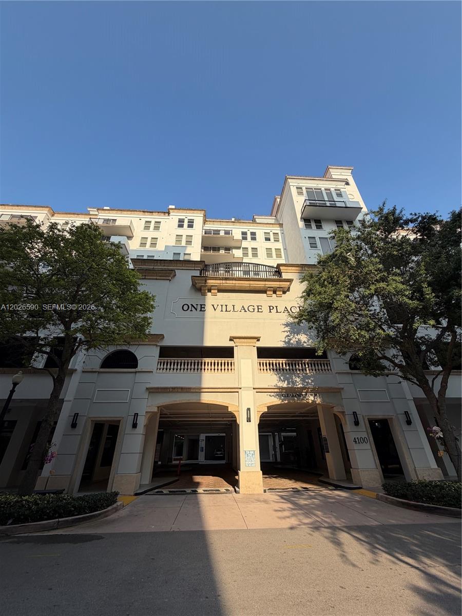 Ideally located within walking distance of Shops at Merrick Park, just 10 minutes from downtown Coral Gables and 20 minutes from Miami International Airport, this residence combines comfort, convenience, and style in a prime location. 24/7 concierge and security services. This pet-friendly building also includes one assigned garage parking space. $100 application feee per applicant $100 non refundable move in fee