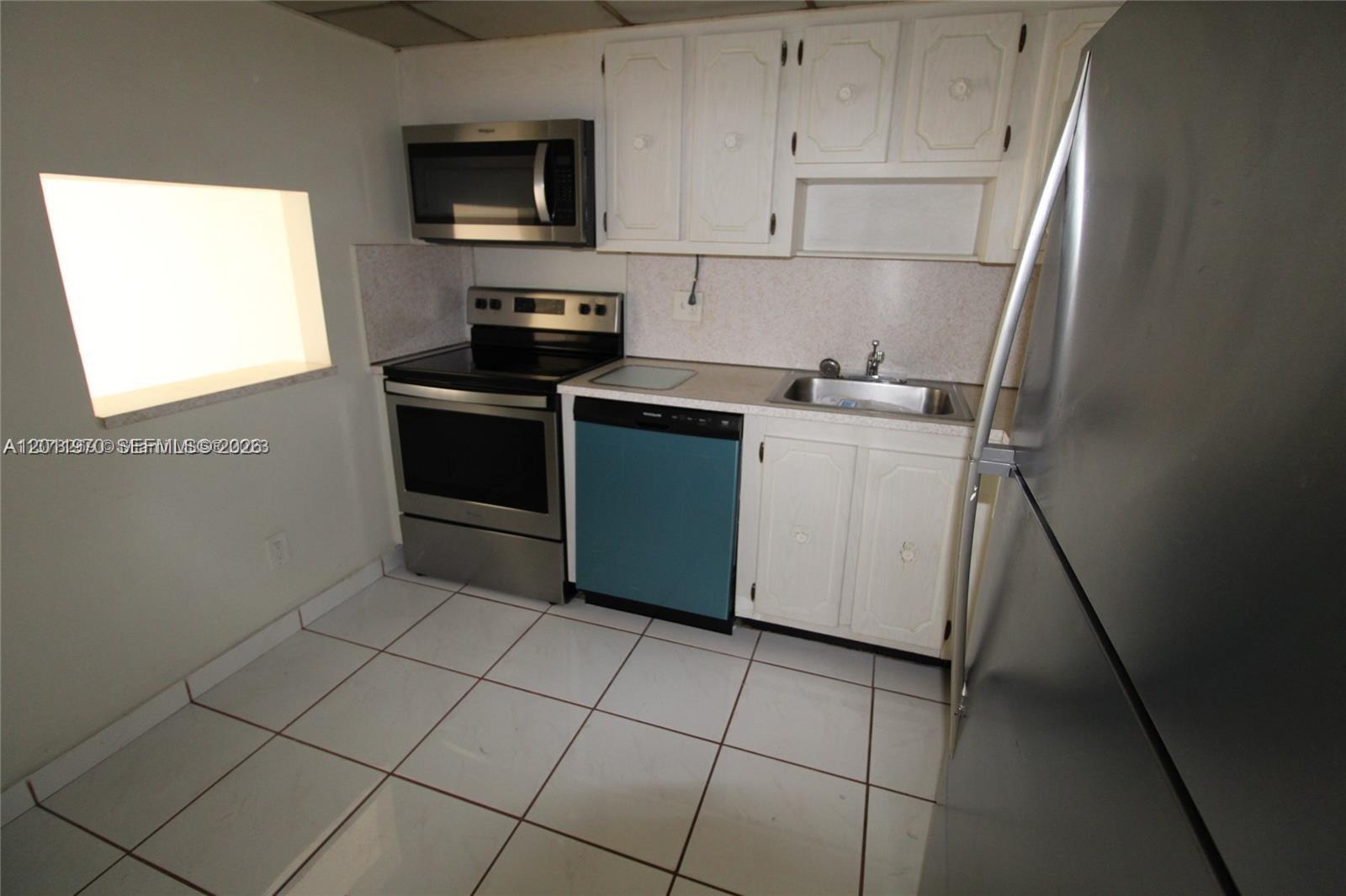 SAILBOAT CAY CONDO - Residential