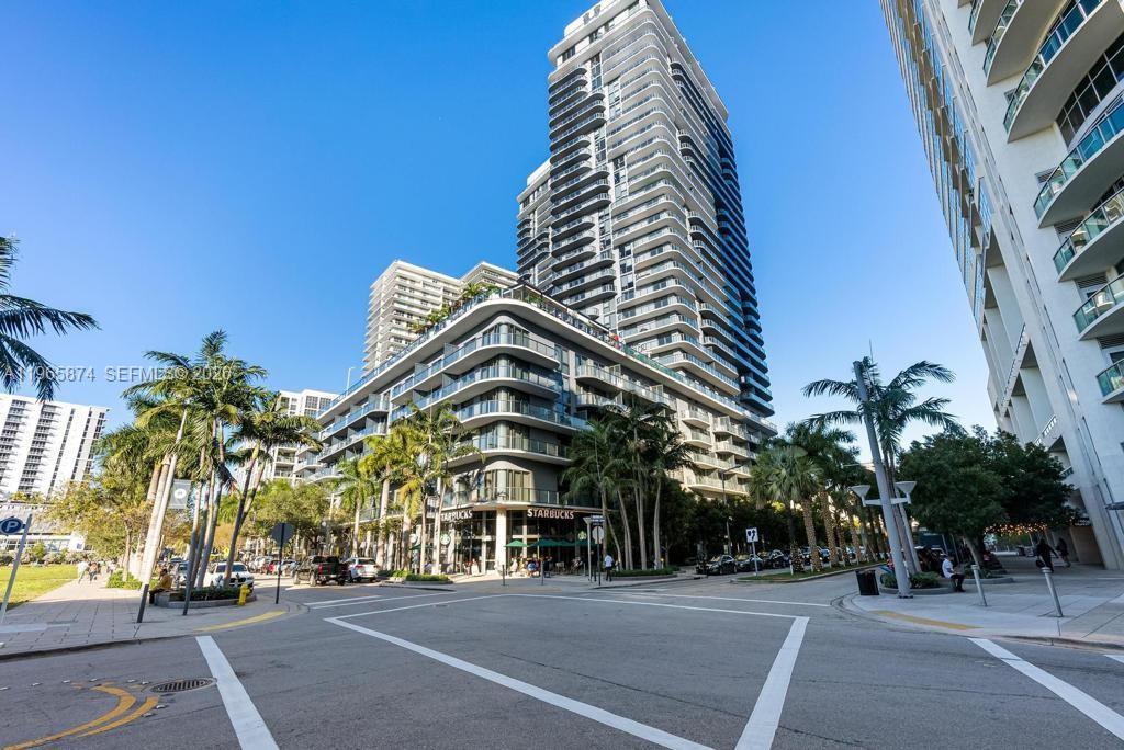 MIDTOWN-MIAMI EXCLUSIVE BUILDING! 1 BEDROOM +DEN AND 1+1/2 BATHS CONDO WITH BAY AND OCEAN VIEWS IN THE EAST SIDE OF THE CONDO. EUROPEAN KITCHEN, WASHER AND DRYER INSIDE THE UNIT AND A GREAT BALCONY TO ENJOY THE VIEW. EXCELLENT AMENITIES FOR RESIDENTS ONLY USE AS WELL AS ACCESS TO THE HOTEL'S AMENITIES. NEW GYM, HEATED POOL WITH PRIVATE CABANAS,  TENNIS COURT AND MINI GOLF, MEETING ROOMS, MEDIA ROOM, TENNIS, CHILDREN'S ROOM, BUSINESS CENTER AND SPA. CENTRALLY LOCATED WITH PLENTY OF NEARBY RESTAURANTS AND SHOPS. EASY ACCESS TO HIGHWAYS AND CLOSE TO THE AIRPORT.
