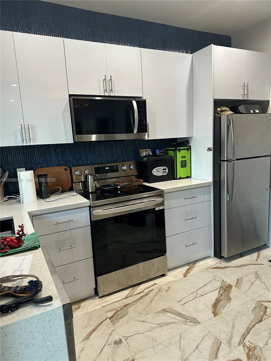NORMANDY SHORES APTS COND - Residential Lease