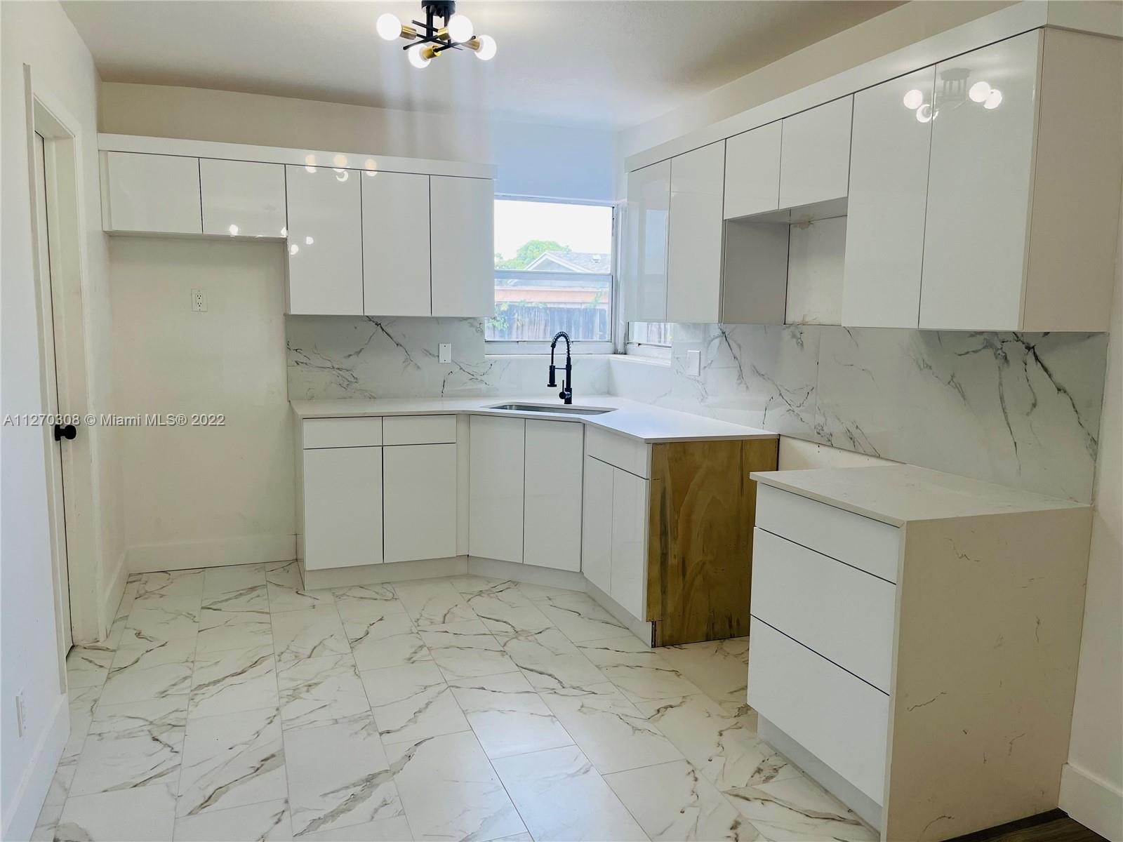 MELROSE MANOR - Residential