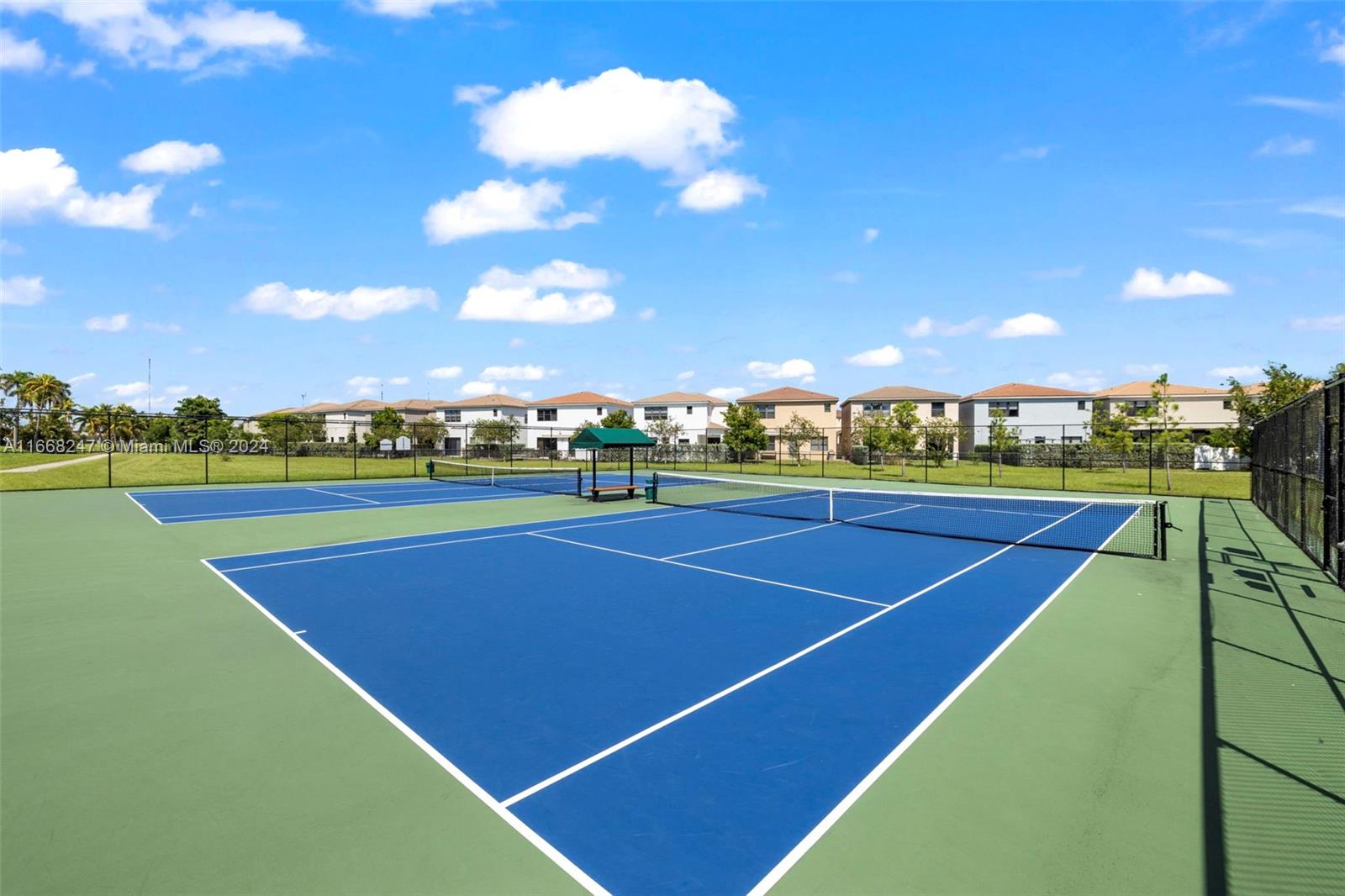 CHAMPION LAKES - Residential