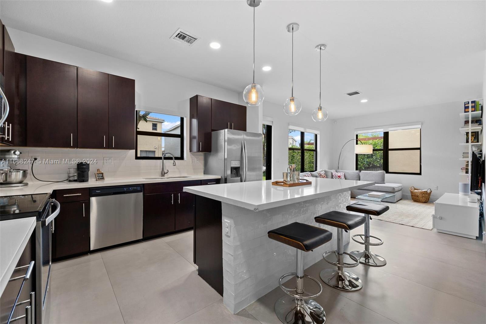 CHAMPION LAKES - Residential