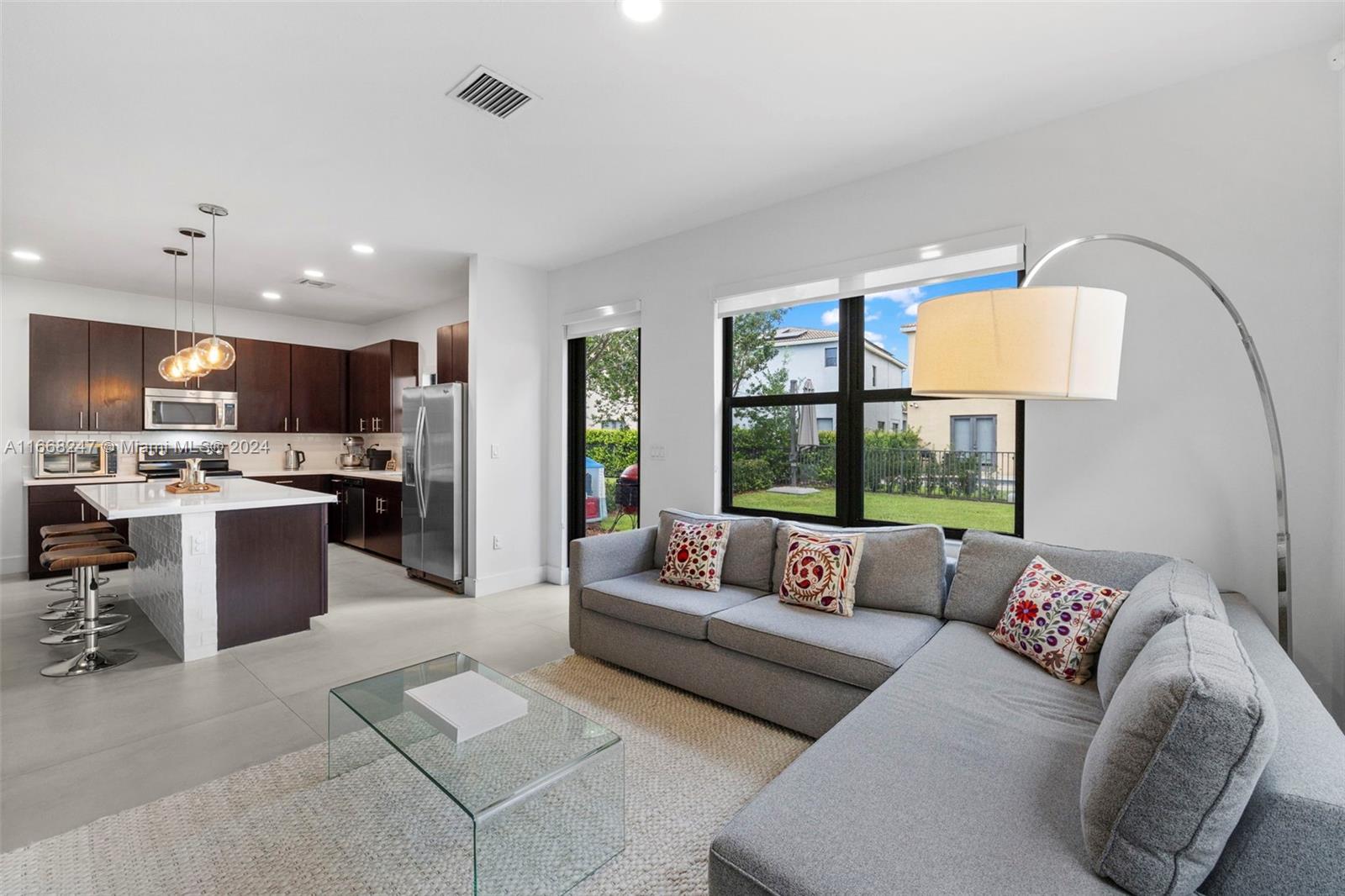CHAMPION LAKES - Residential