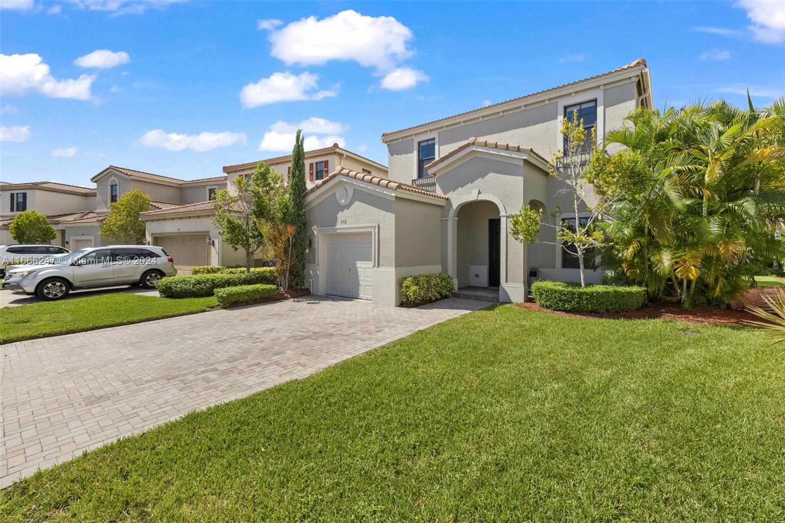 CHAMPION LAKES - Residential