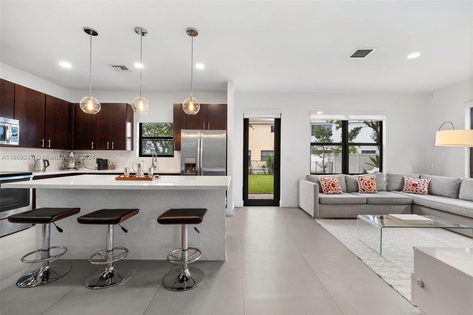 CHAMPION LAKES - Residential
