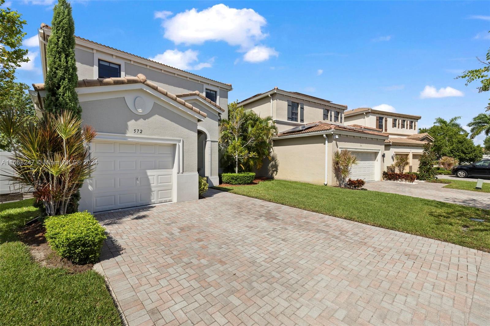 CHAMPION LAKES - Residential