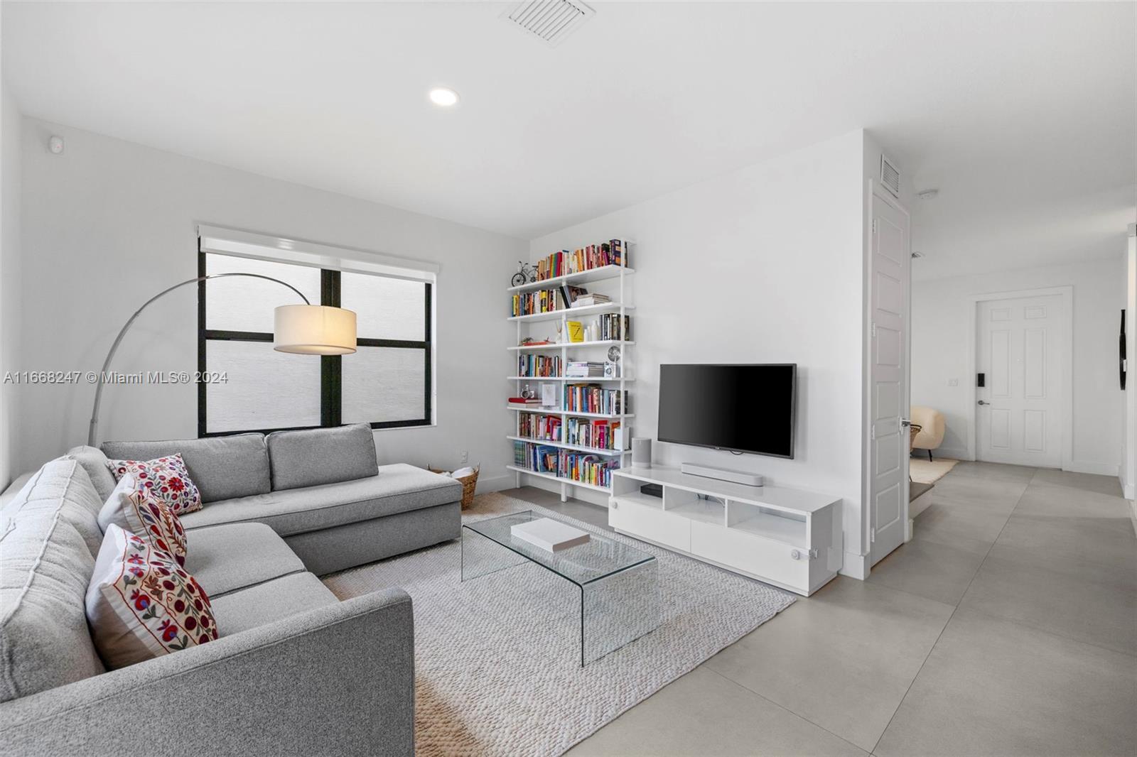CHAMPION LAKES - Residential