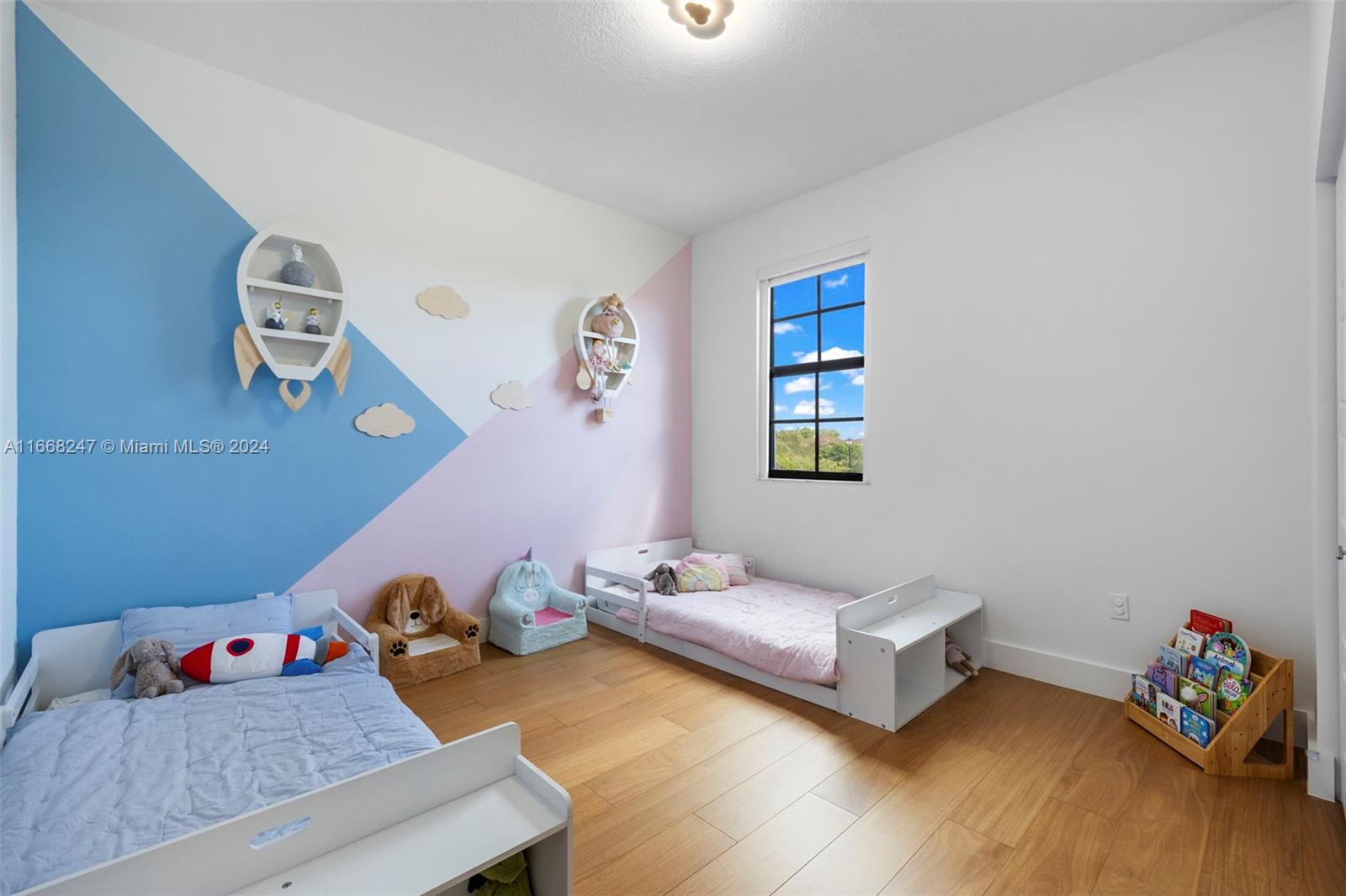CHAMPION LAKES - Residential