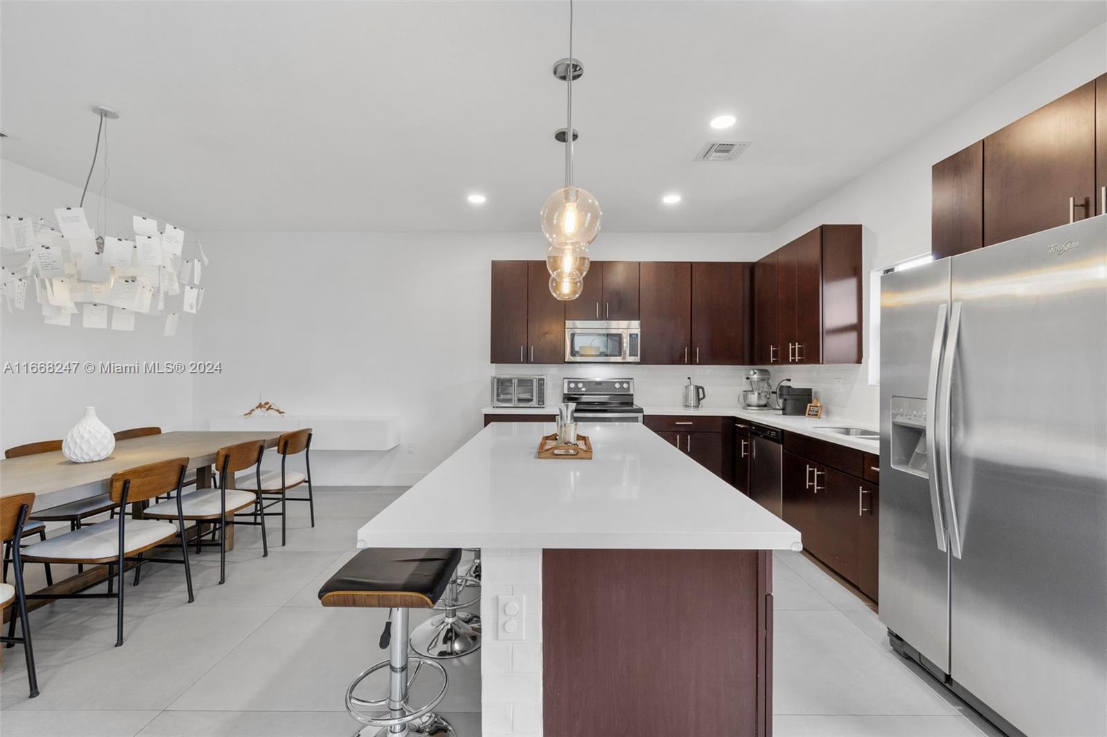 CHAMPION LAKES - Residential