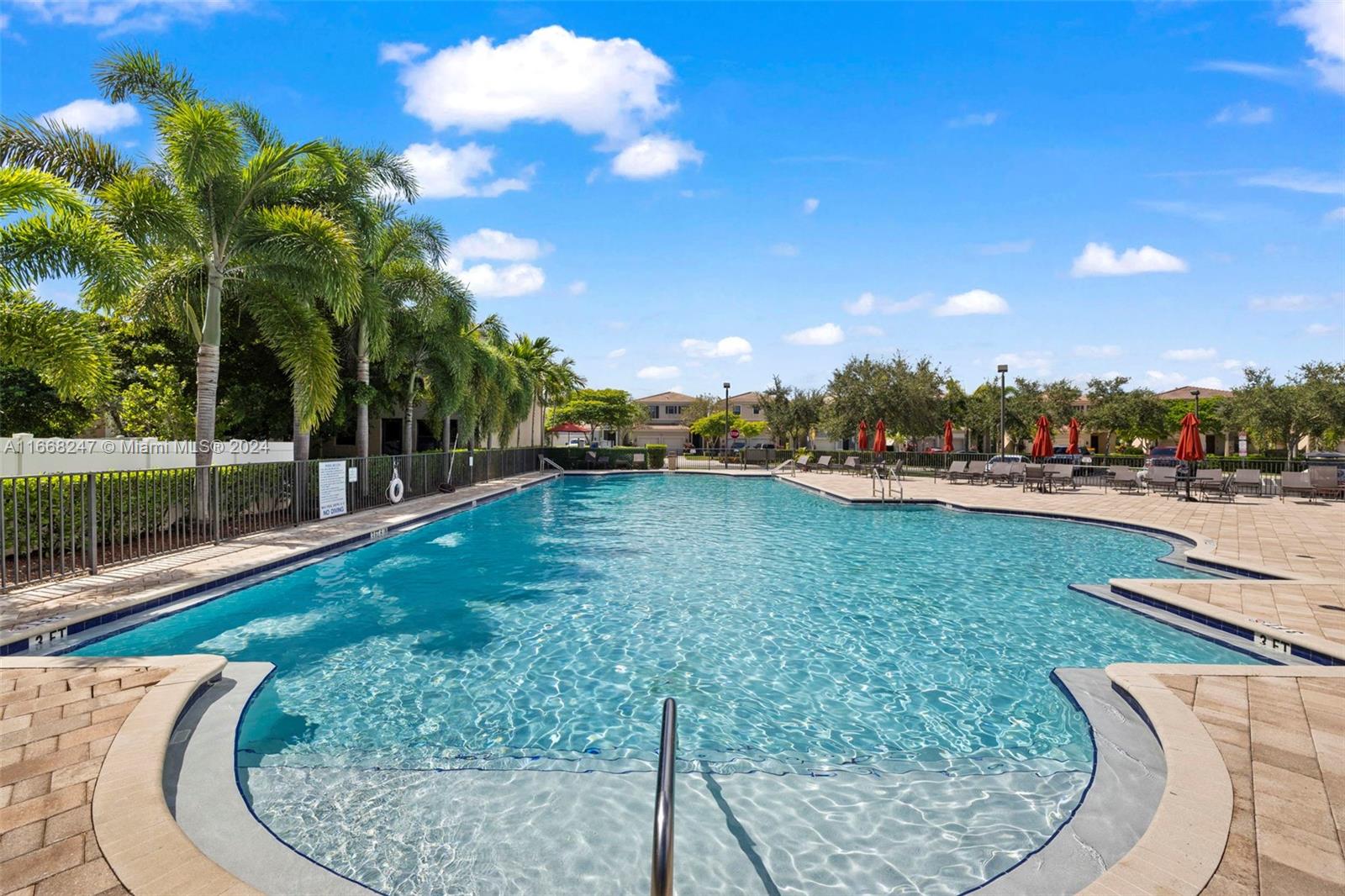 CHAMPION LAKES - Residential