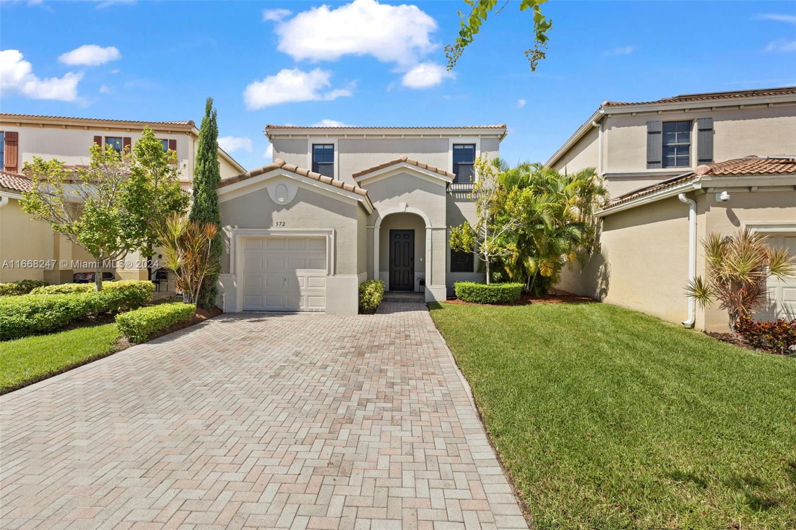 CHAMPION LAKES - Residential