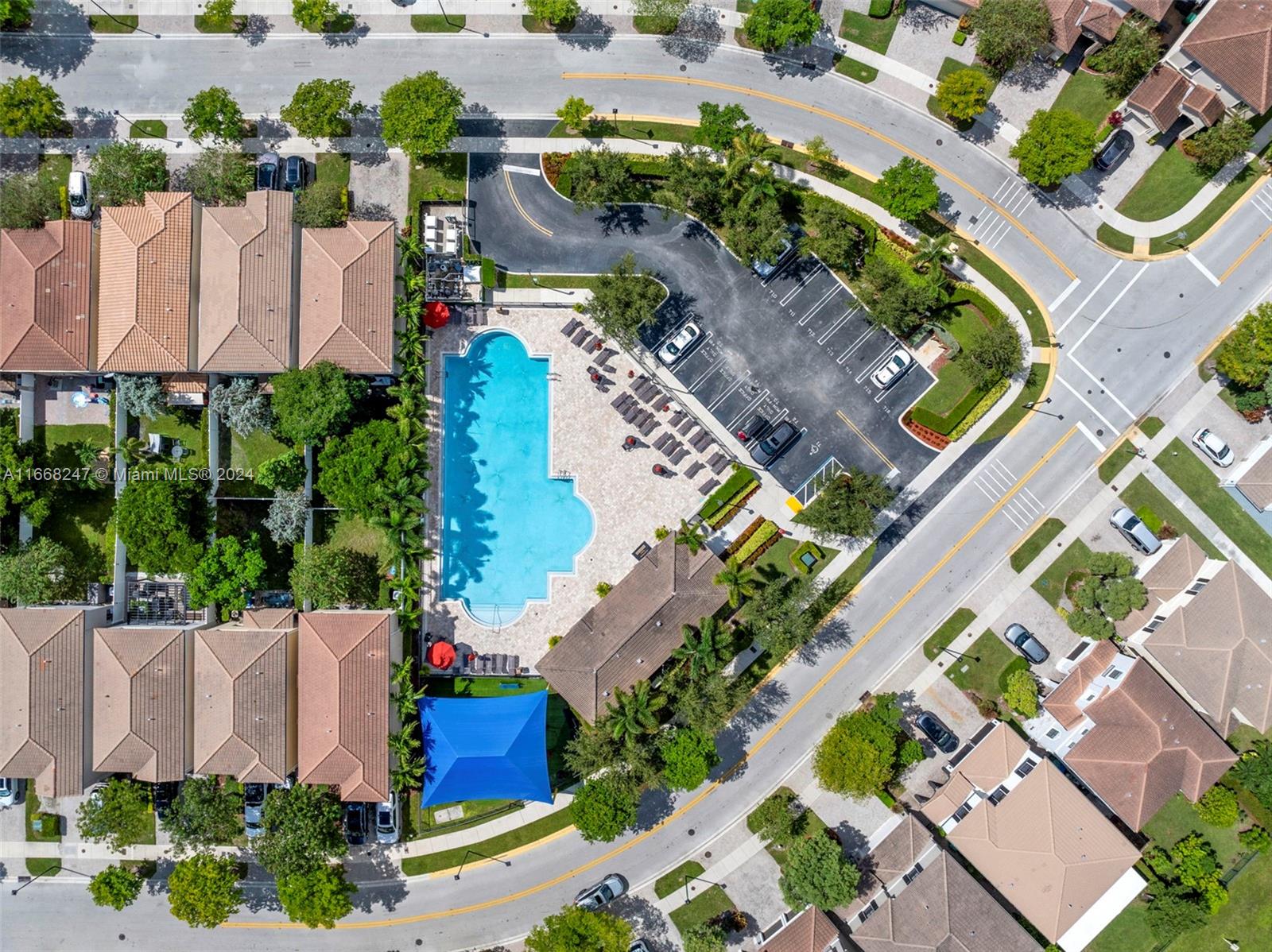 CHAMPION LAKES - Residential