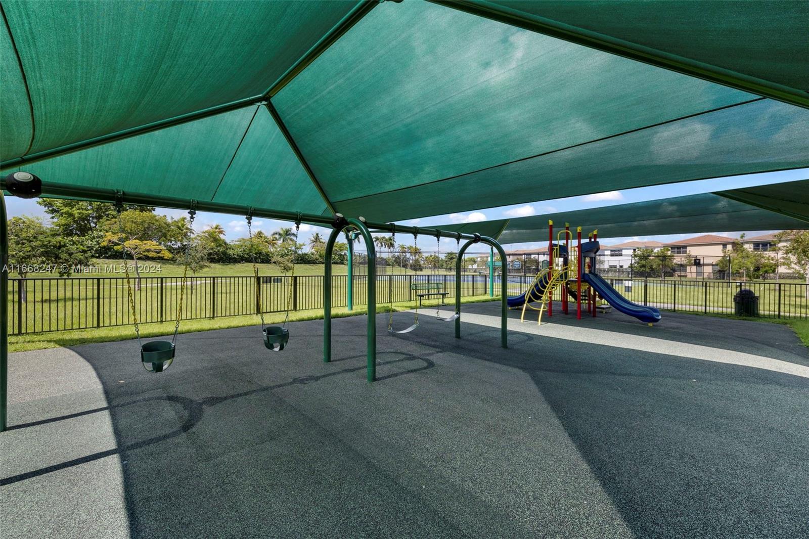 CHAMPION LAKES - Residential