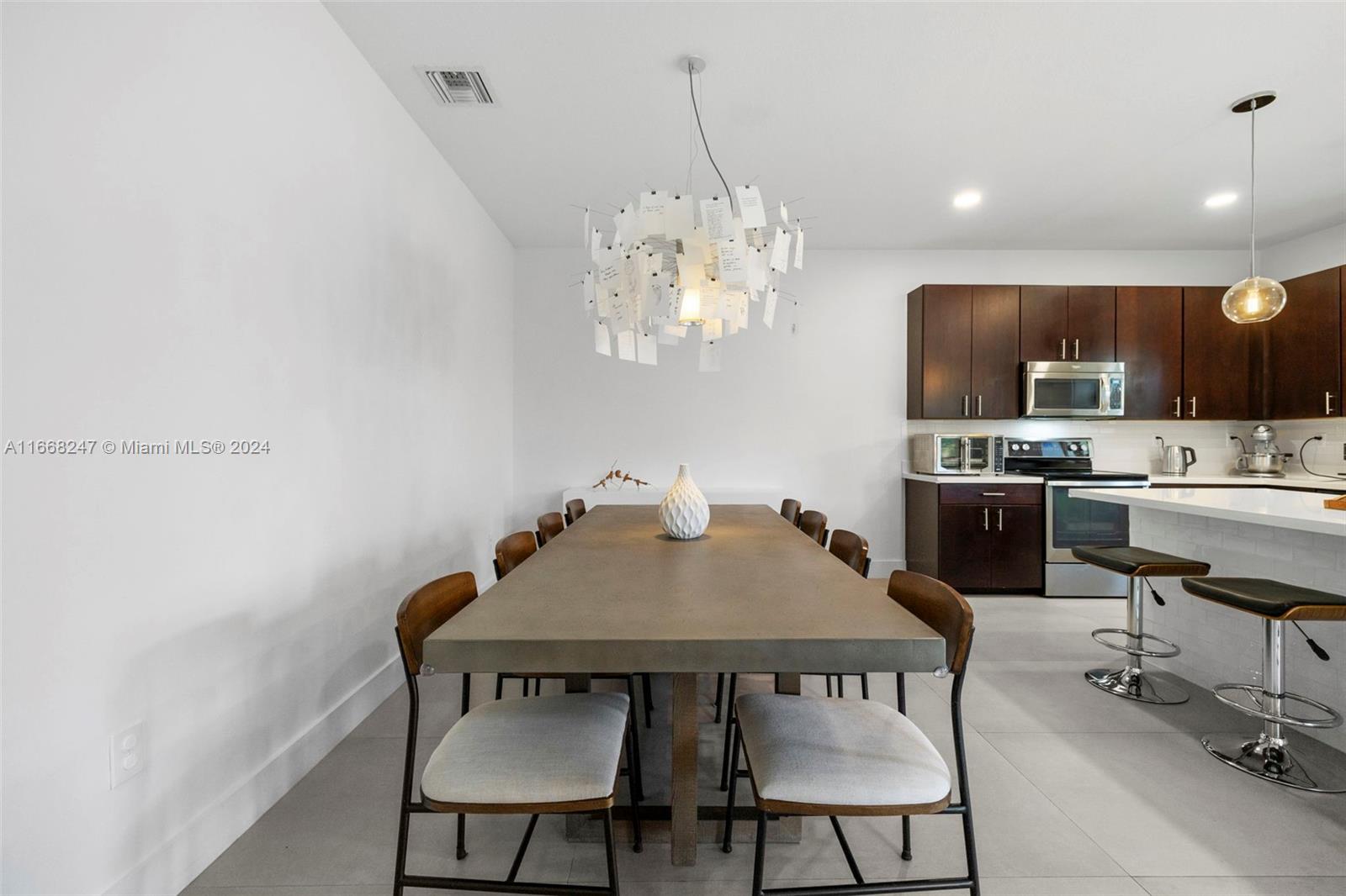 CHAMPION LAKES - Residential
