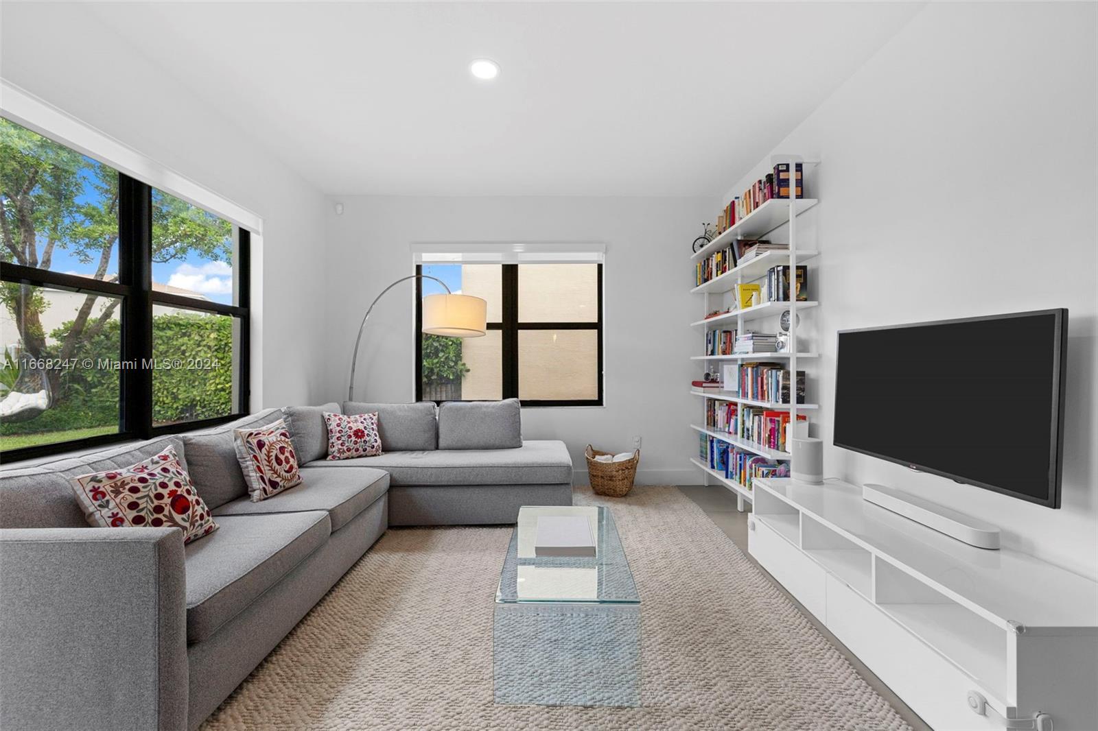 CHAMPION LAKES - Residential