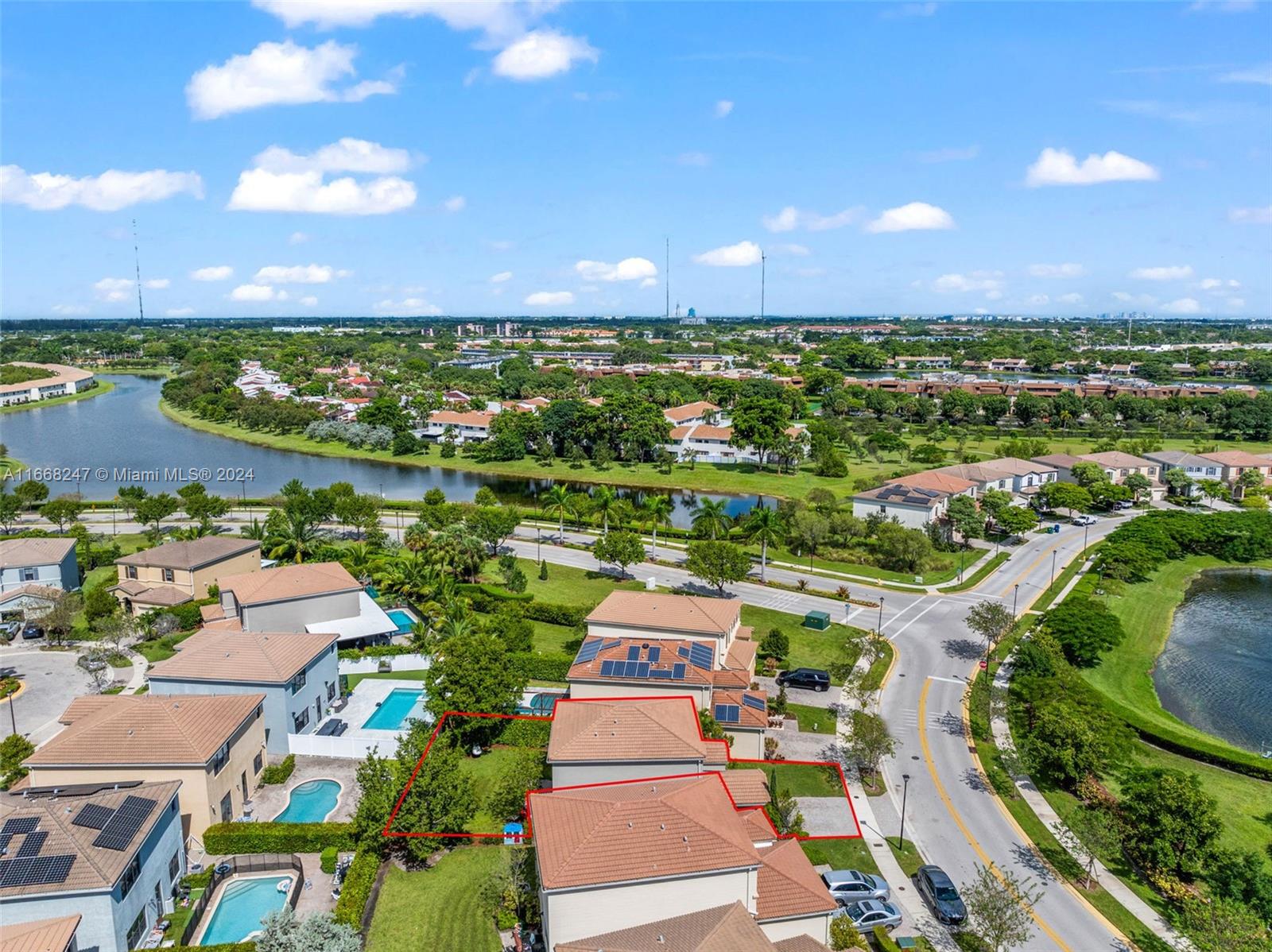 CHAMPION LAKES - Residential