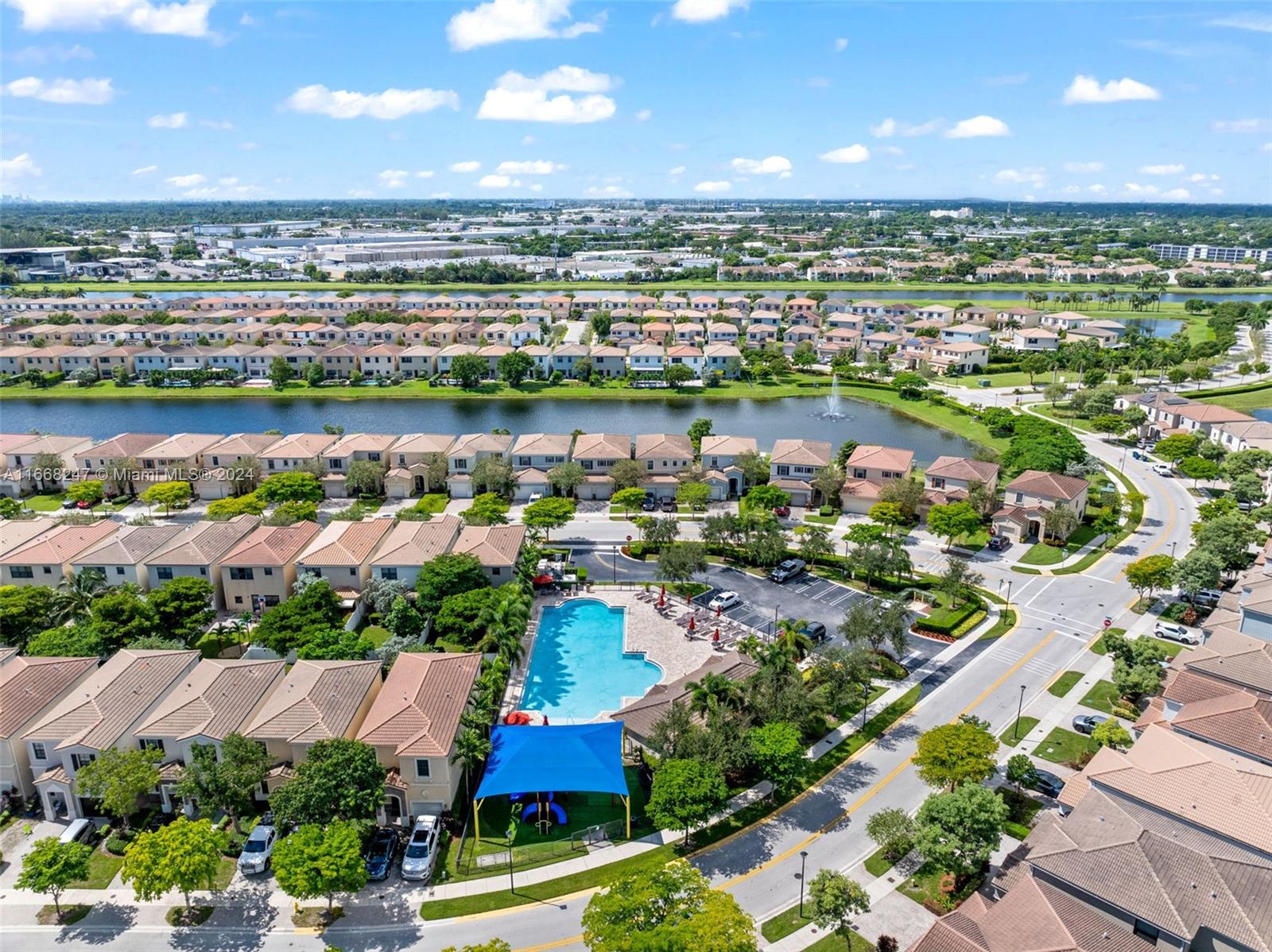 CHAMPION LAKES - Residential