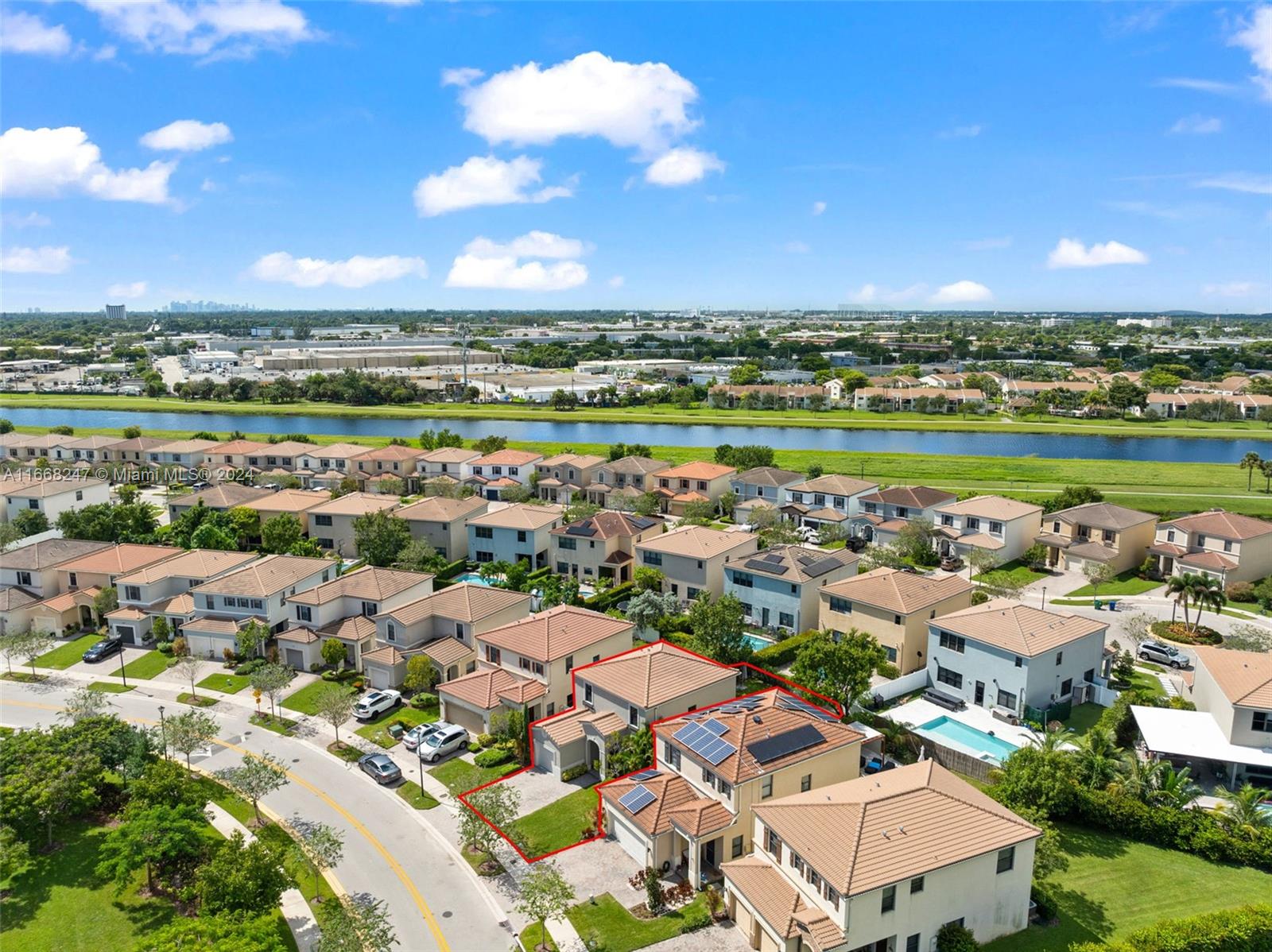 CHAMPION LAKES - Residential
