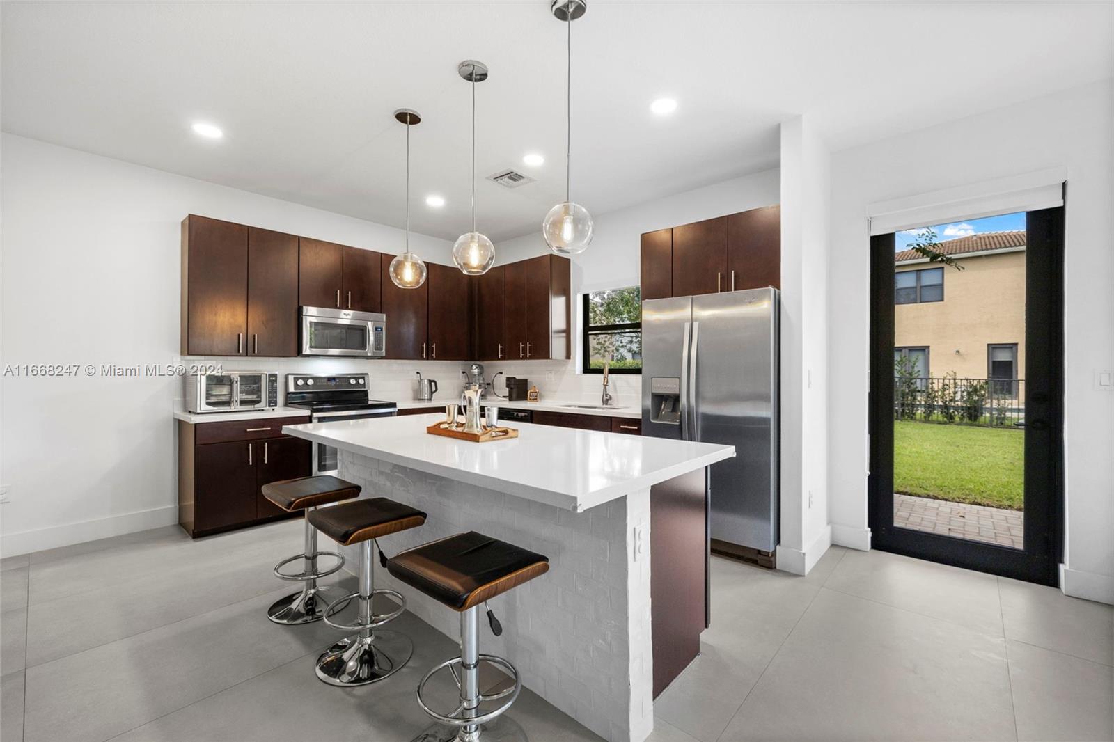 CHAMPION LAKES - Residential