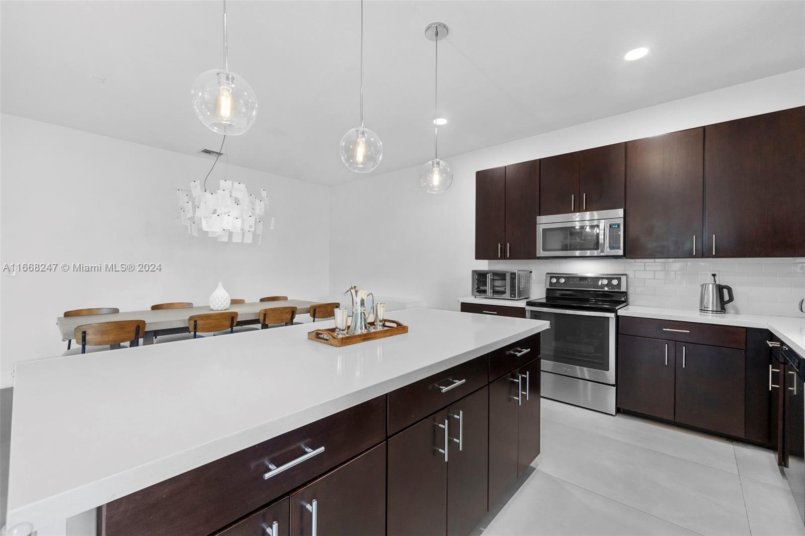 CHAMPION LAKES - Residential