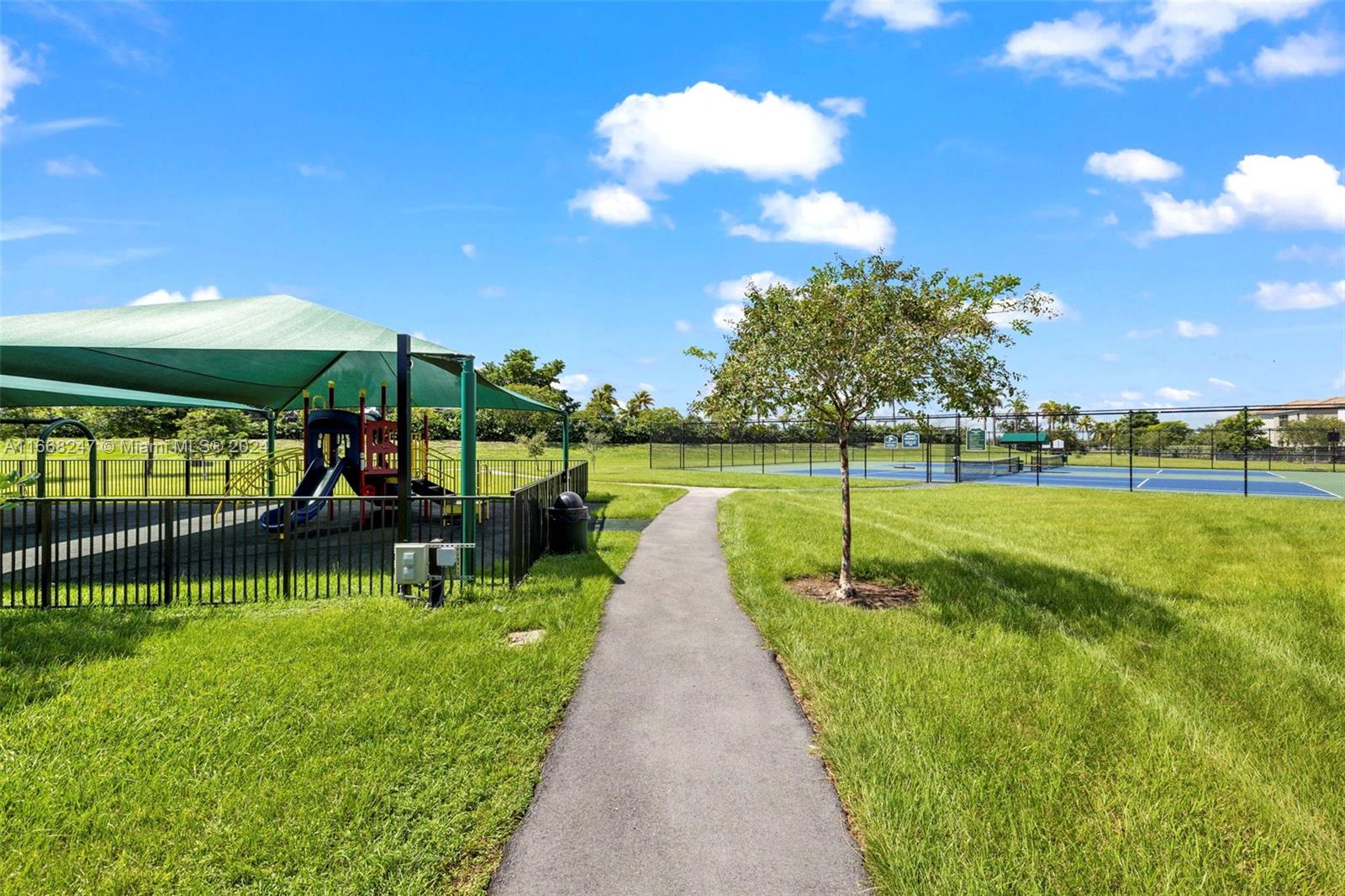 CHAMPION LAKES - Residential