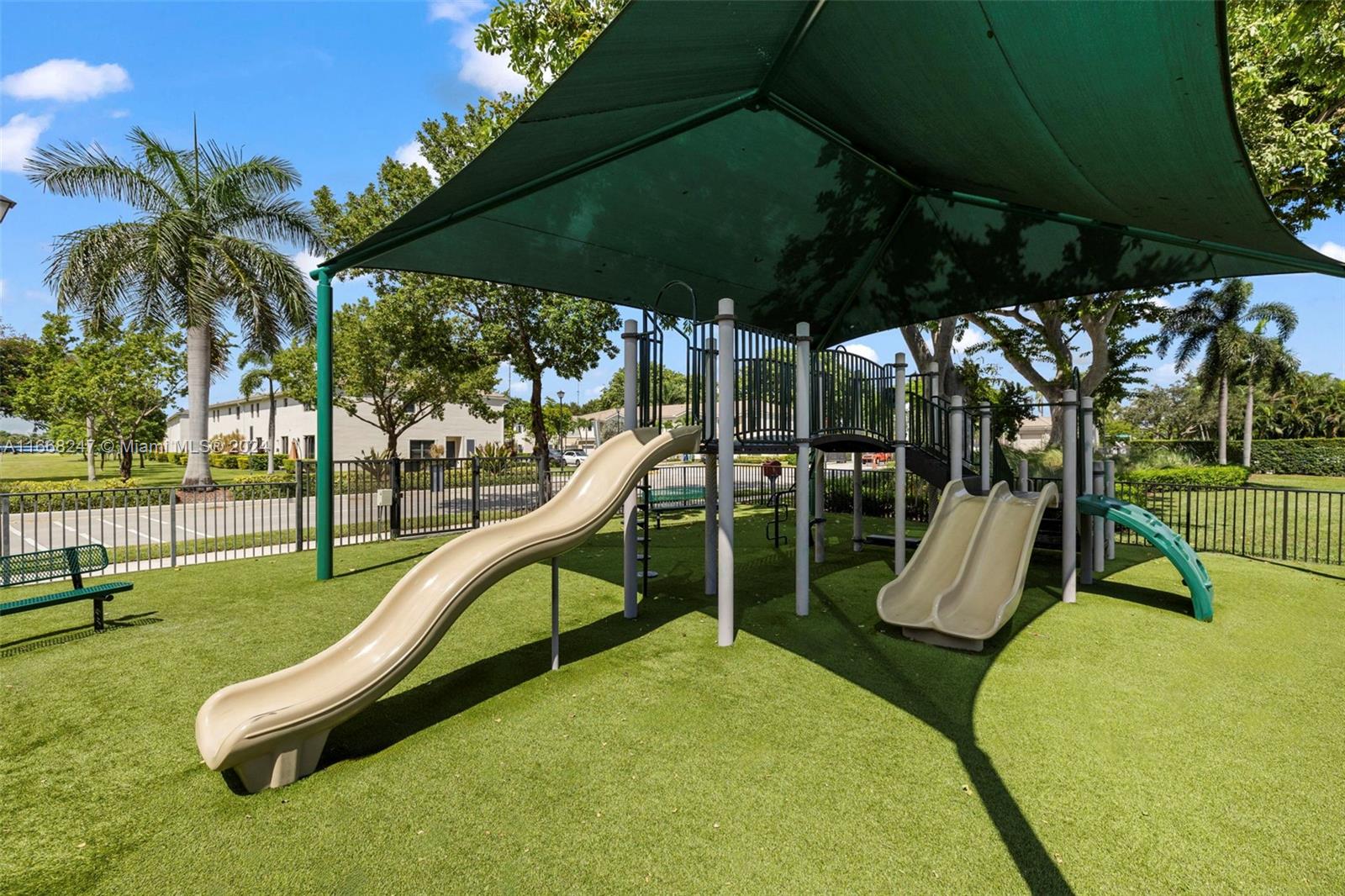 CHAMPION LAKES - Residential