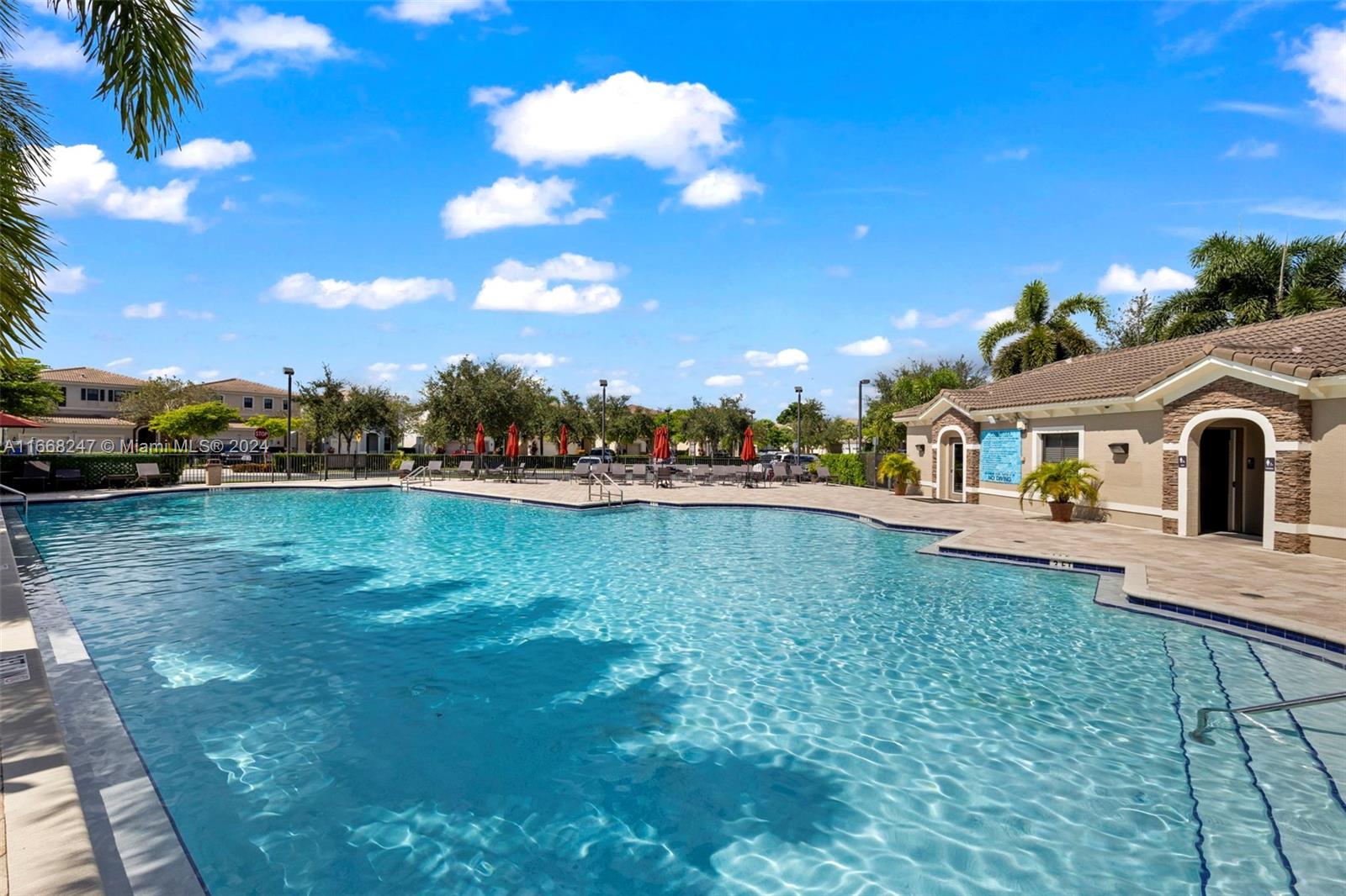 CHAMPION LAKES - Residential