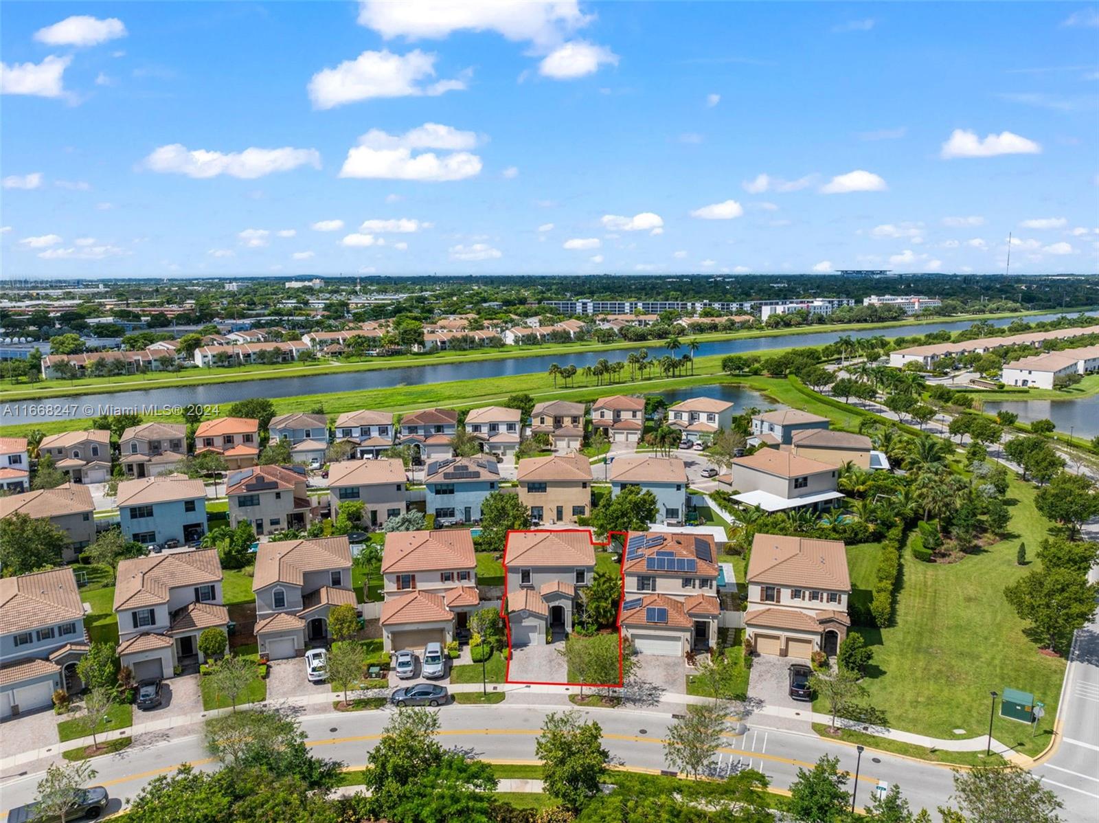 CHAMPION LAKES - Residential