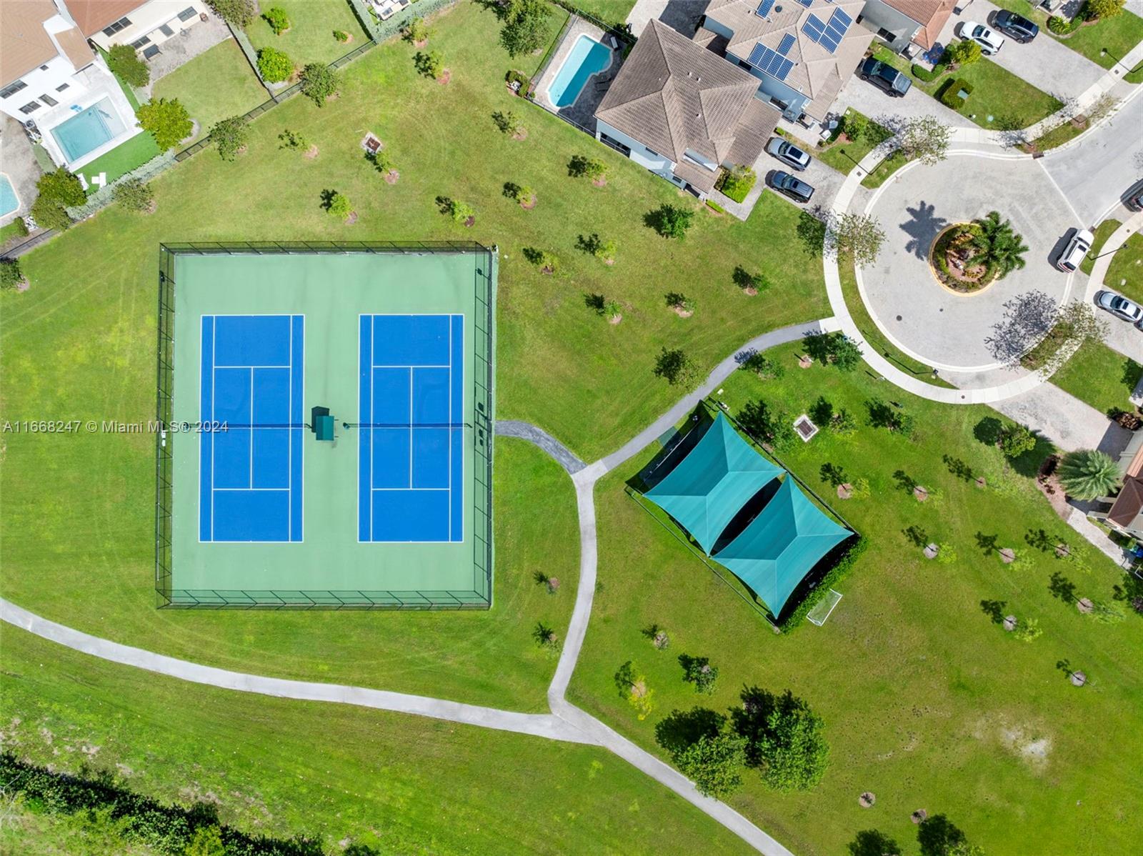 CHAMPION LAKES - Residential