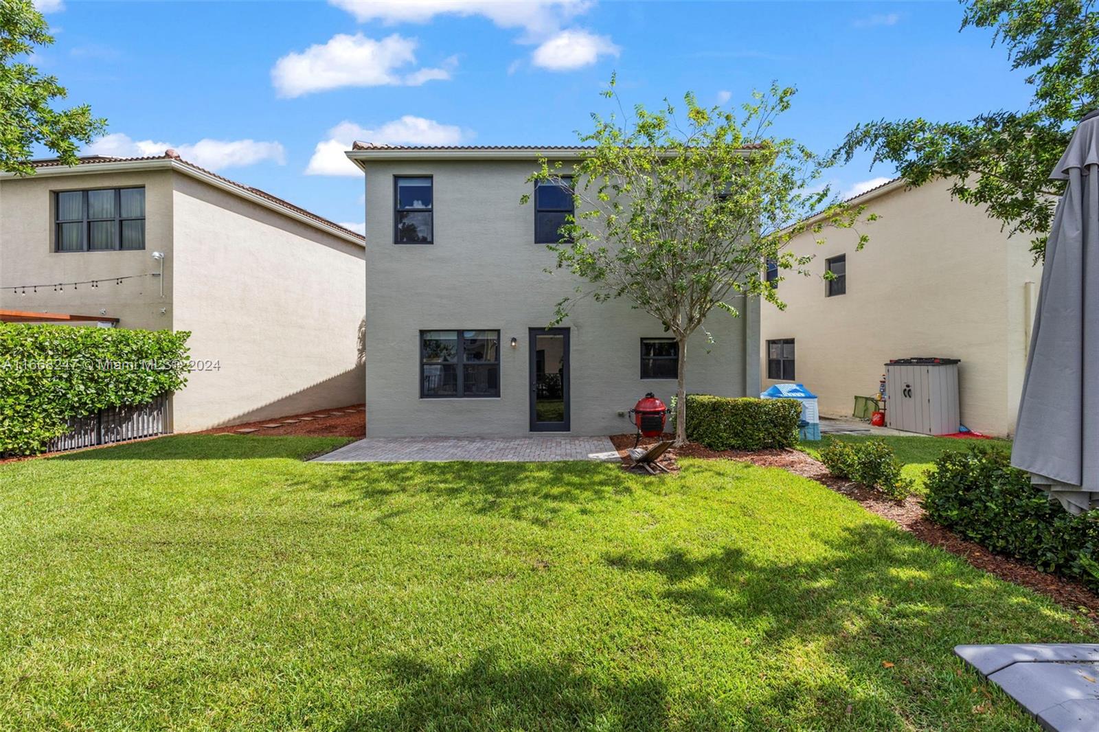 CHAMPION LAKES - Residential