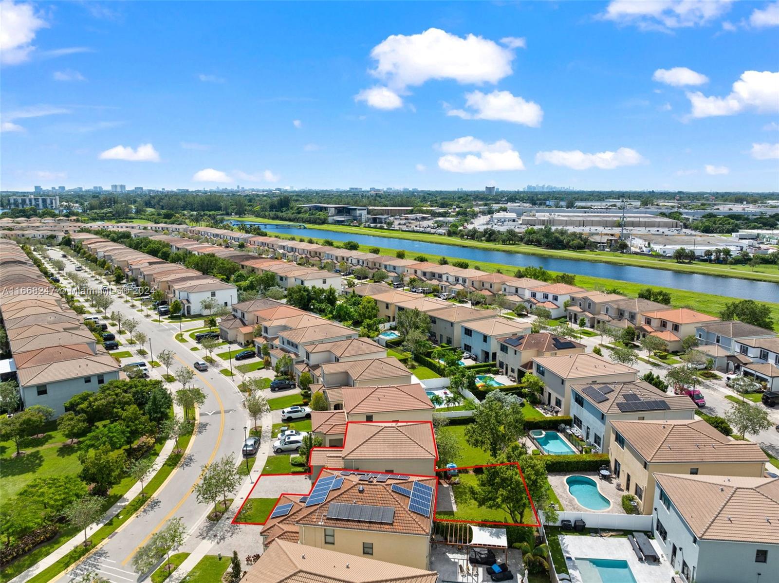 CHAMPION LAKES - Residential