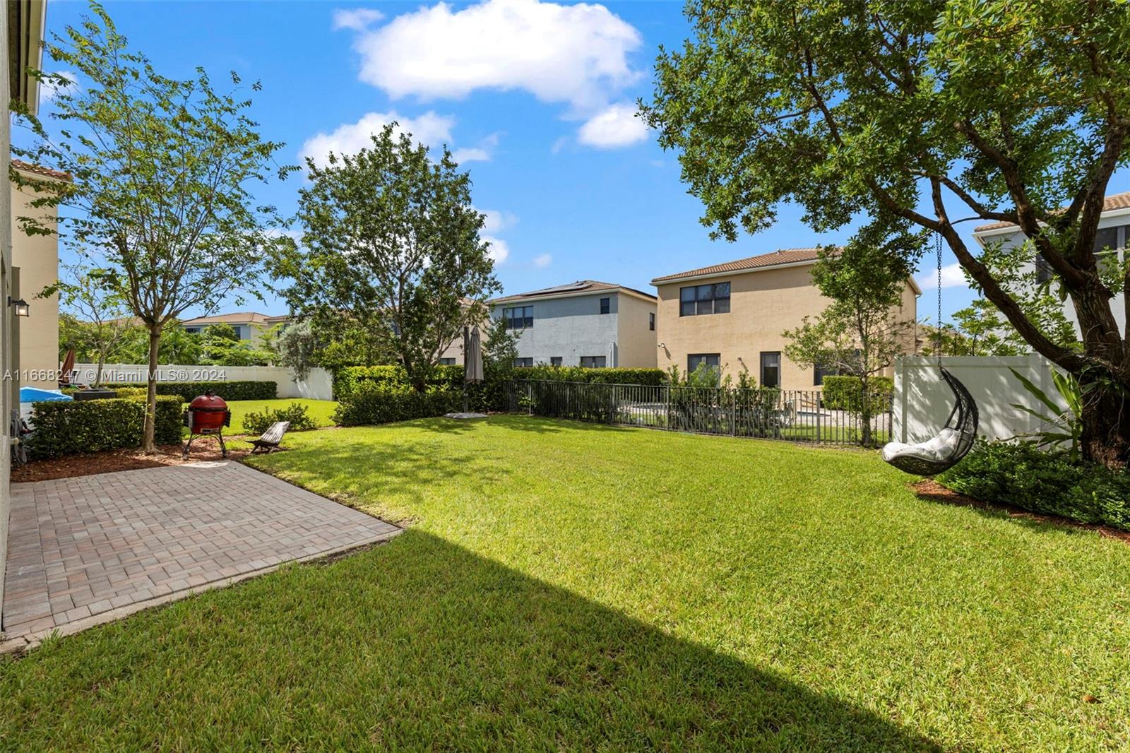 CHAMPION LAKES - Residential