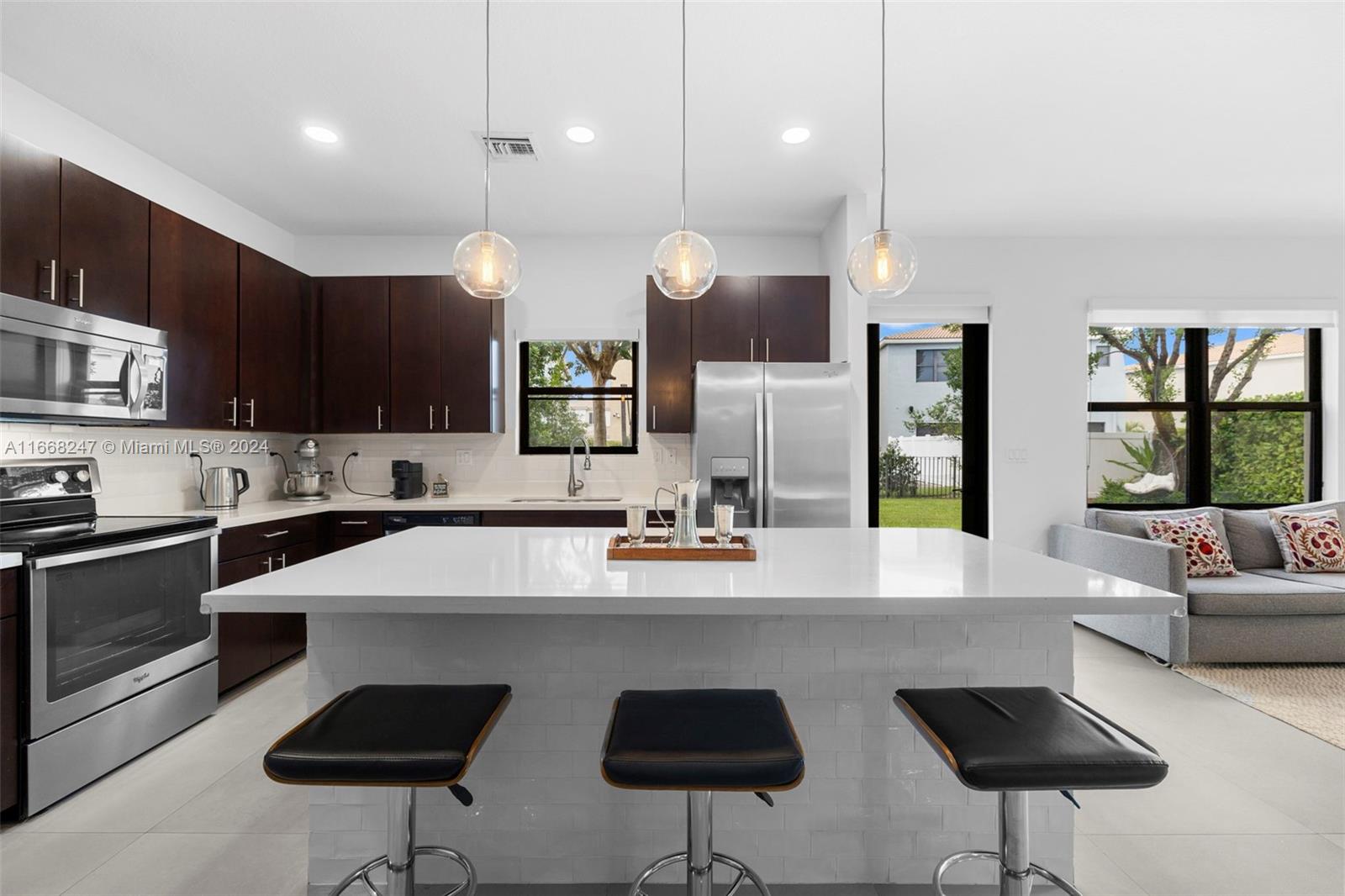 CHAMPION LAKES - Residential